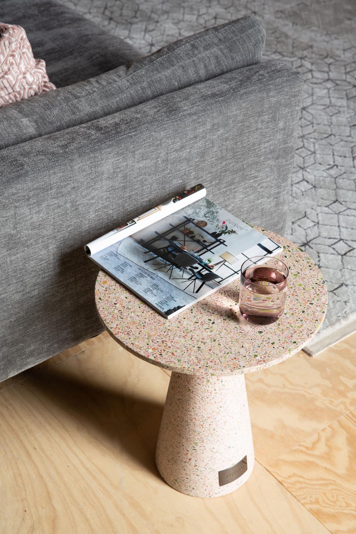 Beistelltisch Victoria in Rosa präsentiert im Onlineshop von KAQTU Design AG. Beistelltisch ist von Zuiver