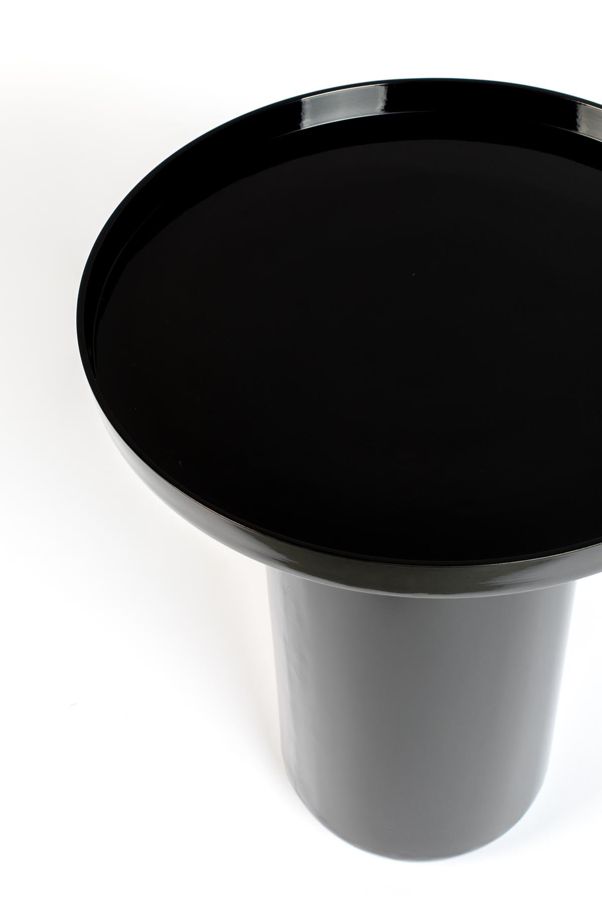 Beistelltisch Shiny in Bomb präsentiert im Onlineshop von KAQTU Design AG. Couchtisch ist von Zuiver