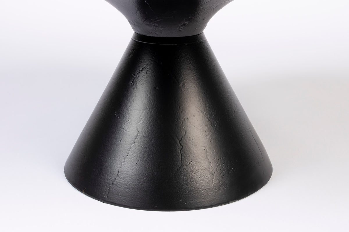 Beistelltisch Floss in Schwarz präsentiert im Onlineshop von KAQTU Design AG. Beistelltisch ist von Zuiver