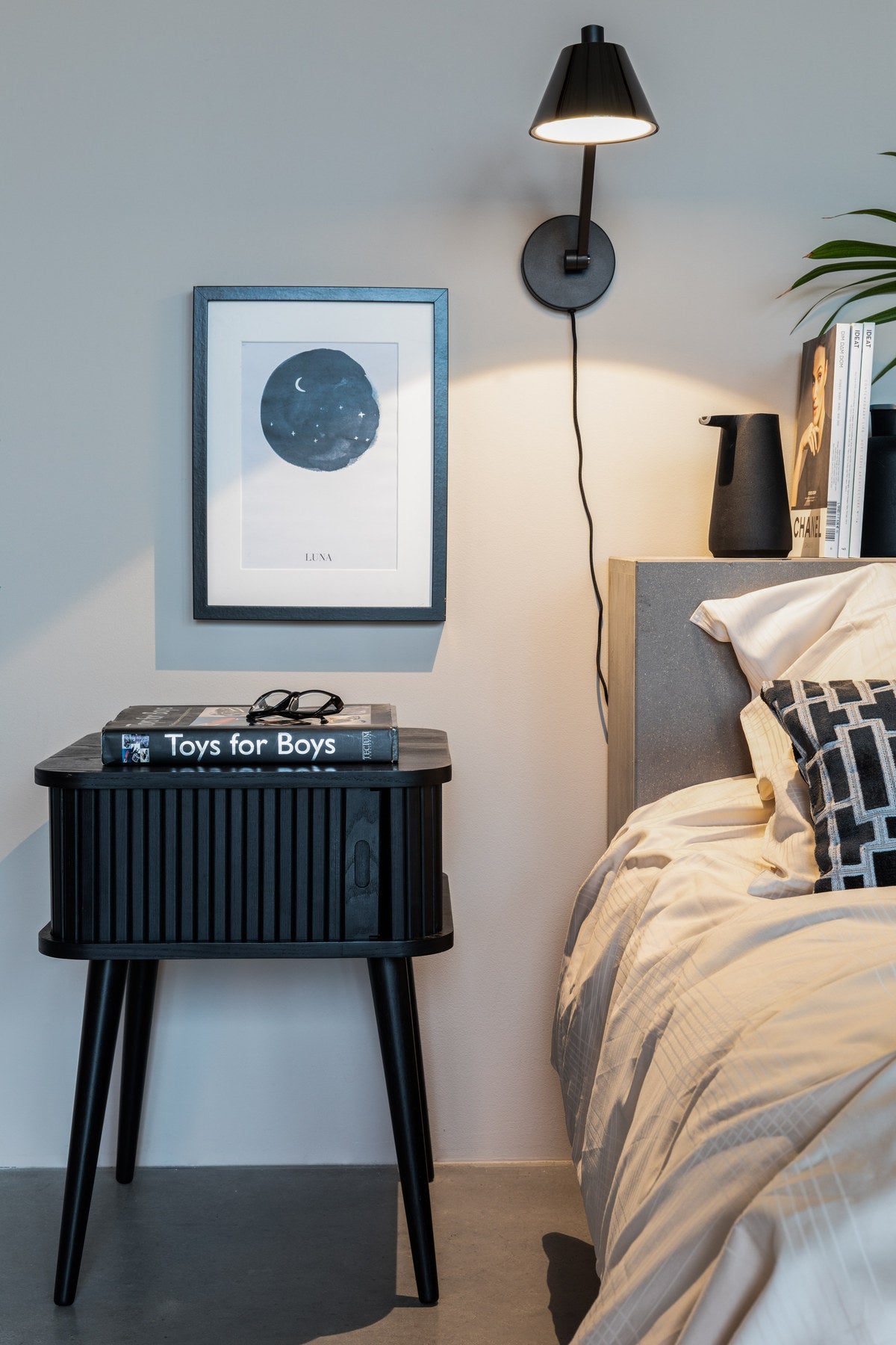 Beistelltisch Barbier in Schwarz präsentiert im Onlineshop von KAQTU Design AG. Beistelltisch ist von Zuiver