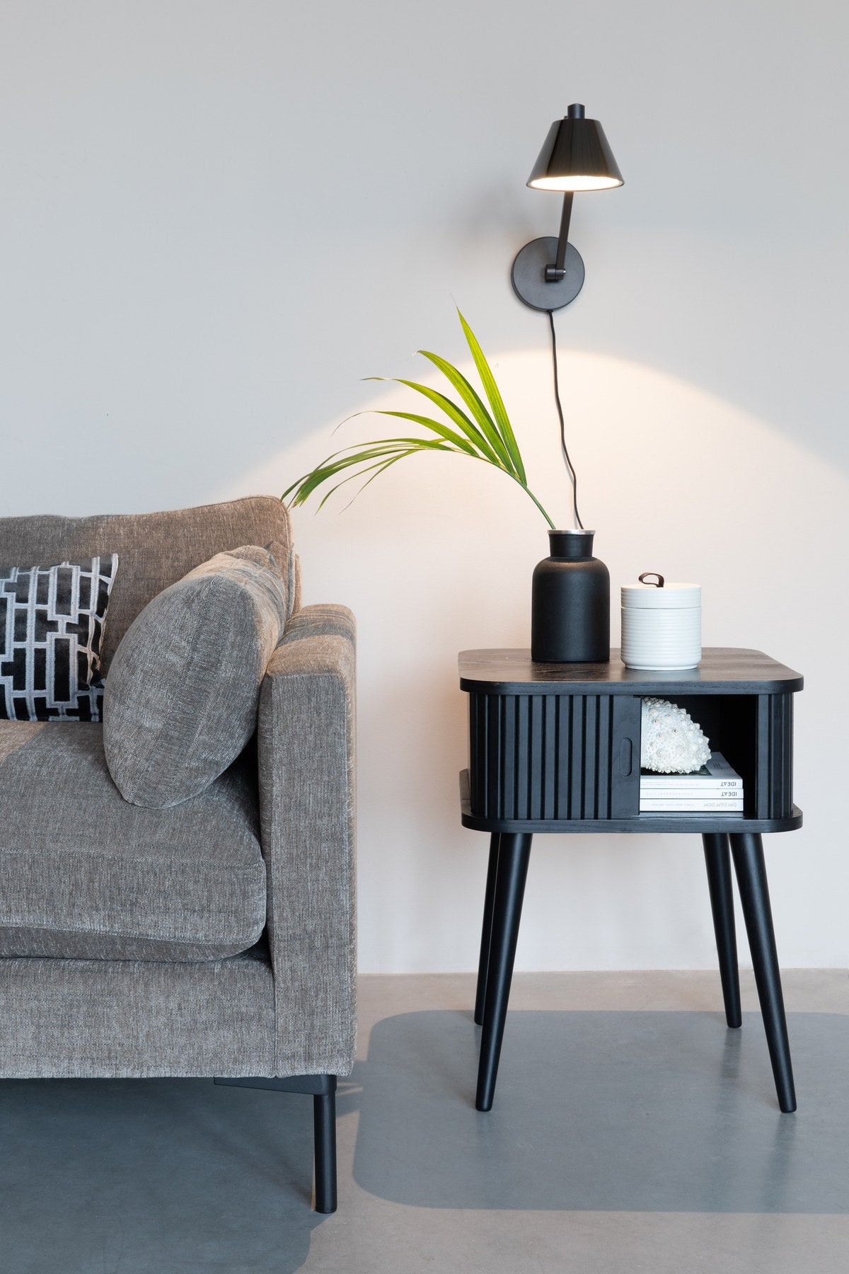 Beistelltisch Barbier in Schwarz präsentiert im Onlineshop von KAQTU Design AG. Beistelltisch ist von Zuiver