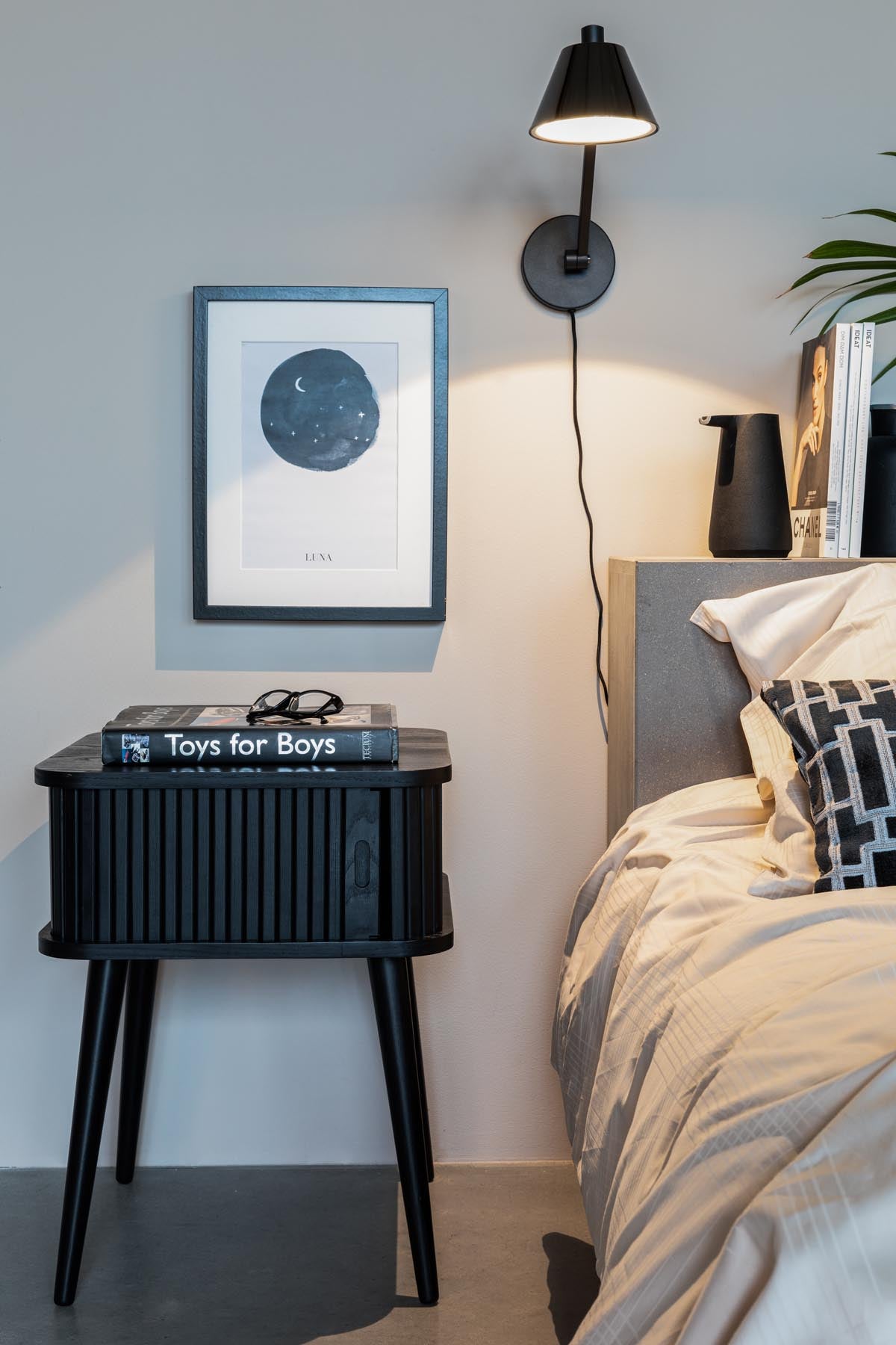 Beistelltisch Barbier in Schwarz präsentiert im Onlineshop von KAQTU Design AG. Beistelltisch ist von Zuiver