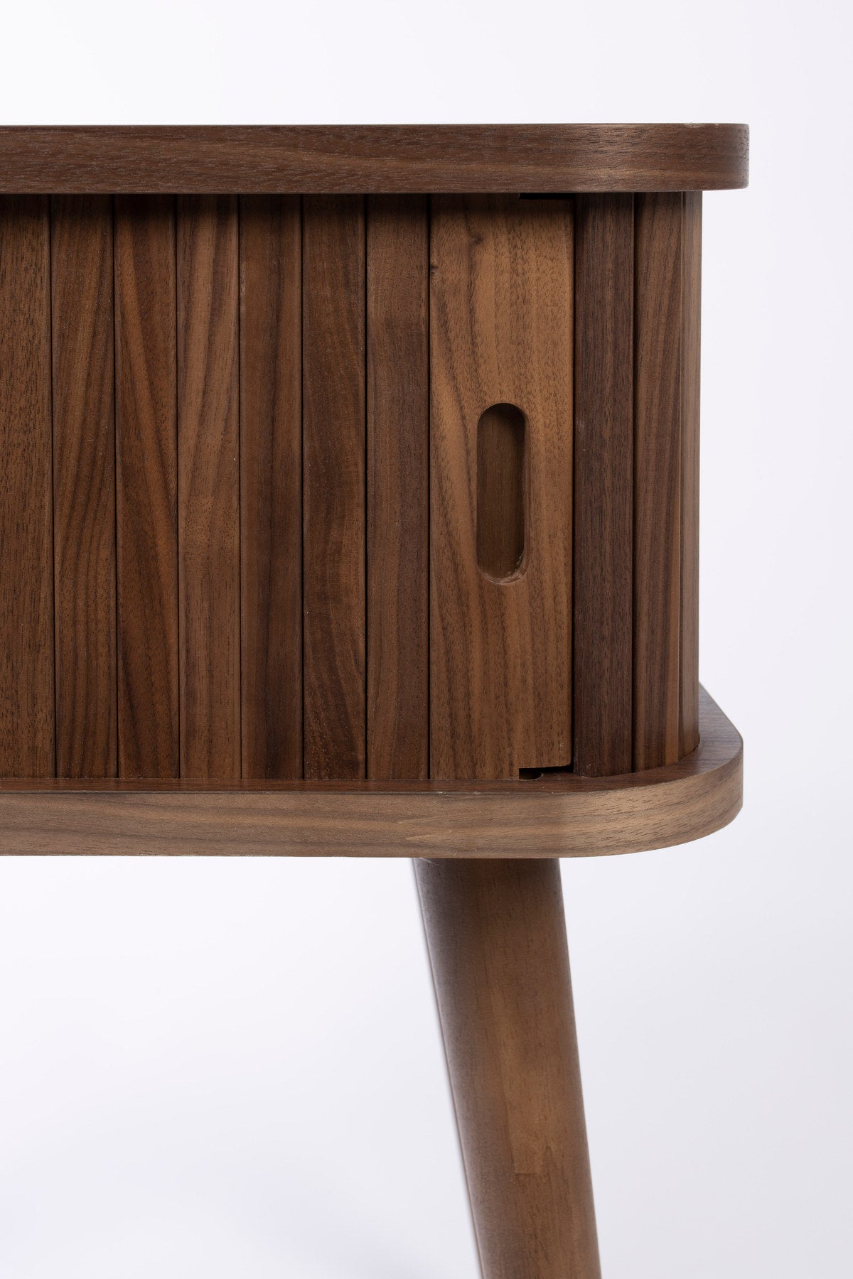 Beistelltisch Barbier in Walnuss präsentiert im Onlineshop von KAQTU Design AG. Beistelltisch ist von Zuiver