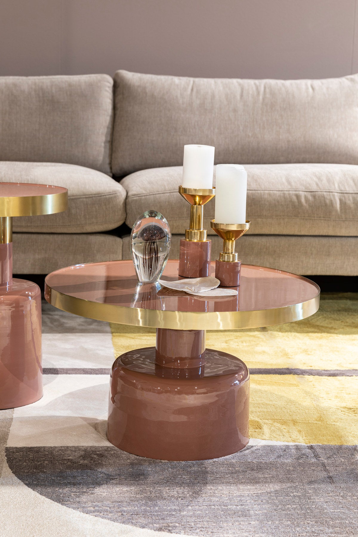 Beistelltisch Glam in Rosa präsentiert im Onlineshop von KAQTU Design AG. Couchtisch ist von Zuiver