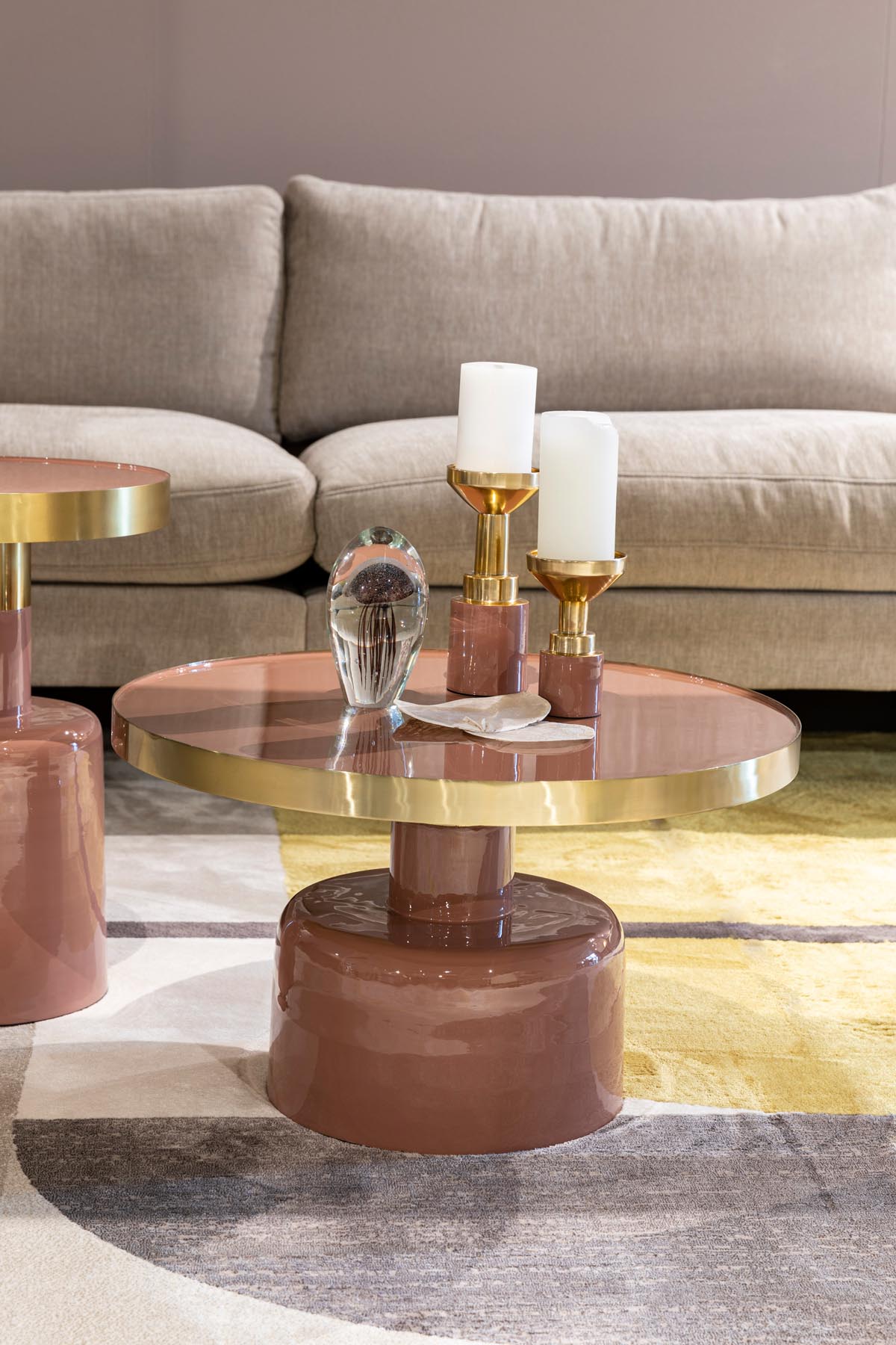 Beistelltisch Glam in Rosa präsentiert im Onlineshop von KAQTU Design AG. Couchtisch ist von Zuiver