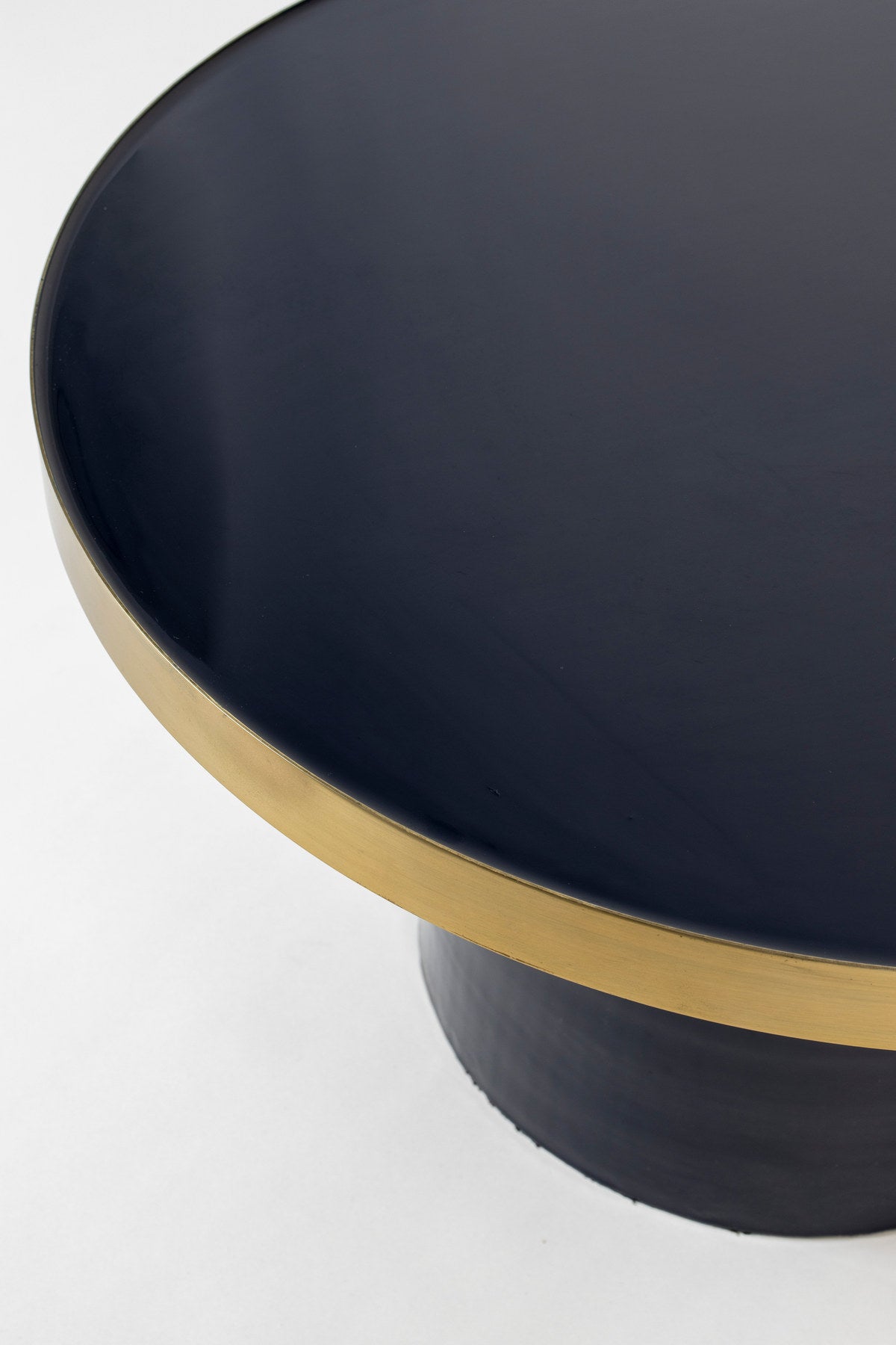 Beistelltisch Glam in Blau präsentiert im Onlineshop von KAQTU Design AG. Couchtisch ist von Zuiver