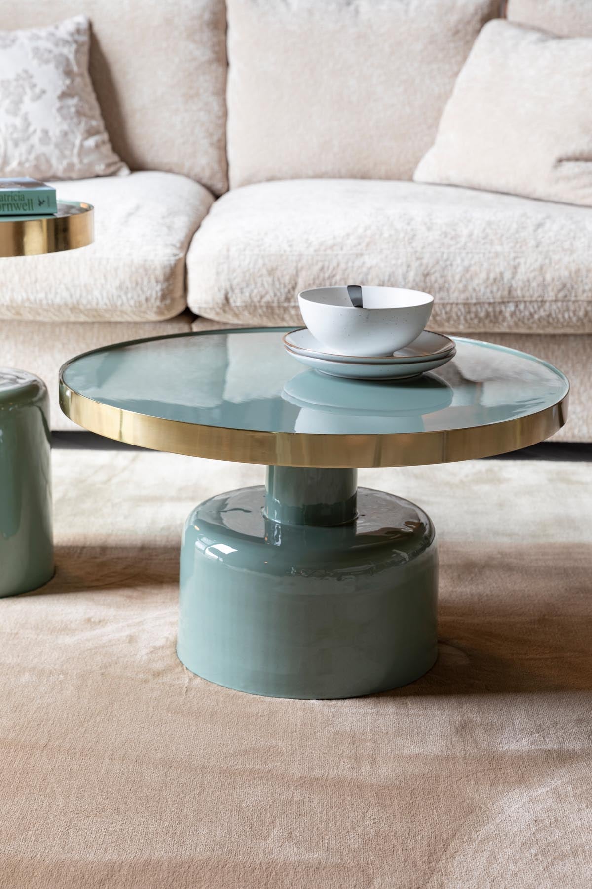 Beistelltisch Glam in Grün präsentiert im Onlineshop von KAQTU Design AG. Couchtisch ist von Zuiver