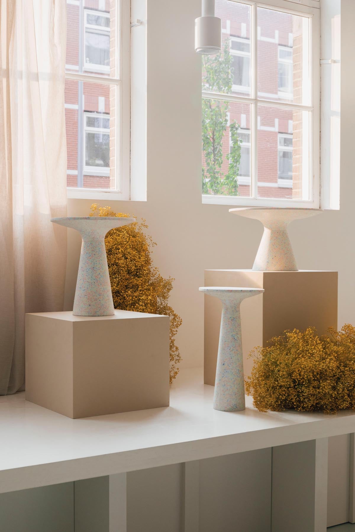 Beistelltisch Victoria in Weiss präsentiert im Onlineshop von KAQTU Design AG. Beistelltisch ist von Zuiver