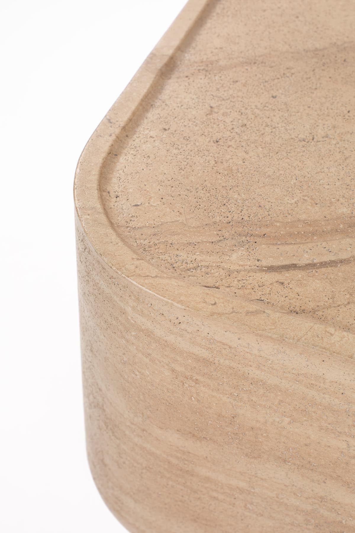 Edler Beistelltisch quadratisch in beige präsentiert im Onlineshop von KAQTU Design AG. Beistelltisch ist von Zuiver