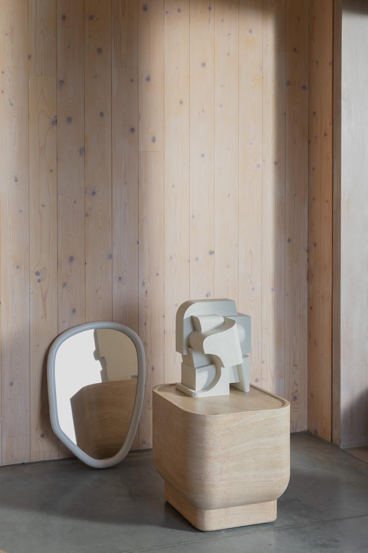Edler Beistelltisch quadratisch in beige präsentiert im Onlineshop von KAQTU Design AG. Beistelltisch ist von Zuiver