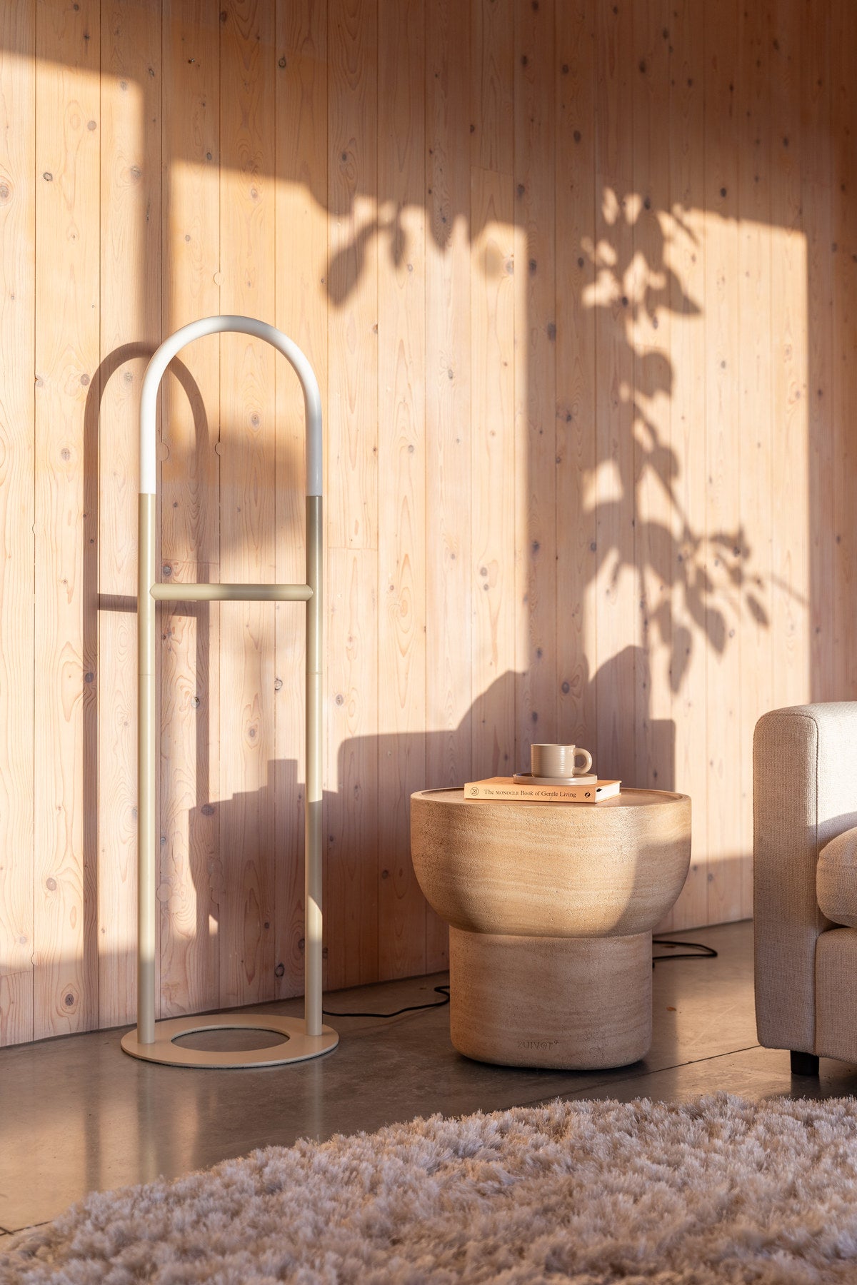 Edler Beistelltisch Oval in beige präsentiert im Onlineshop von KAQTU Design AG. Beistelltisch ist von Zuiver
