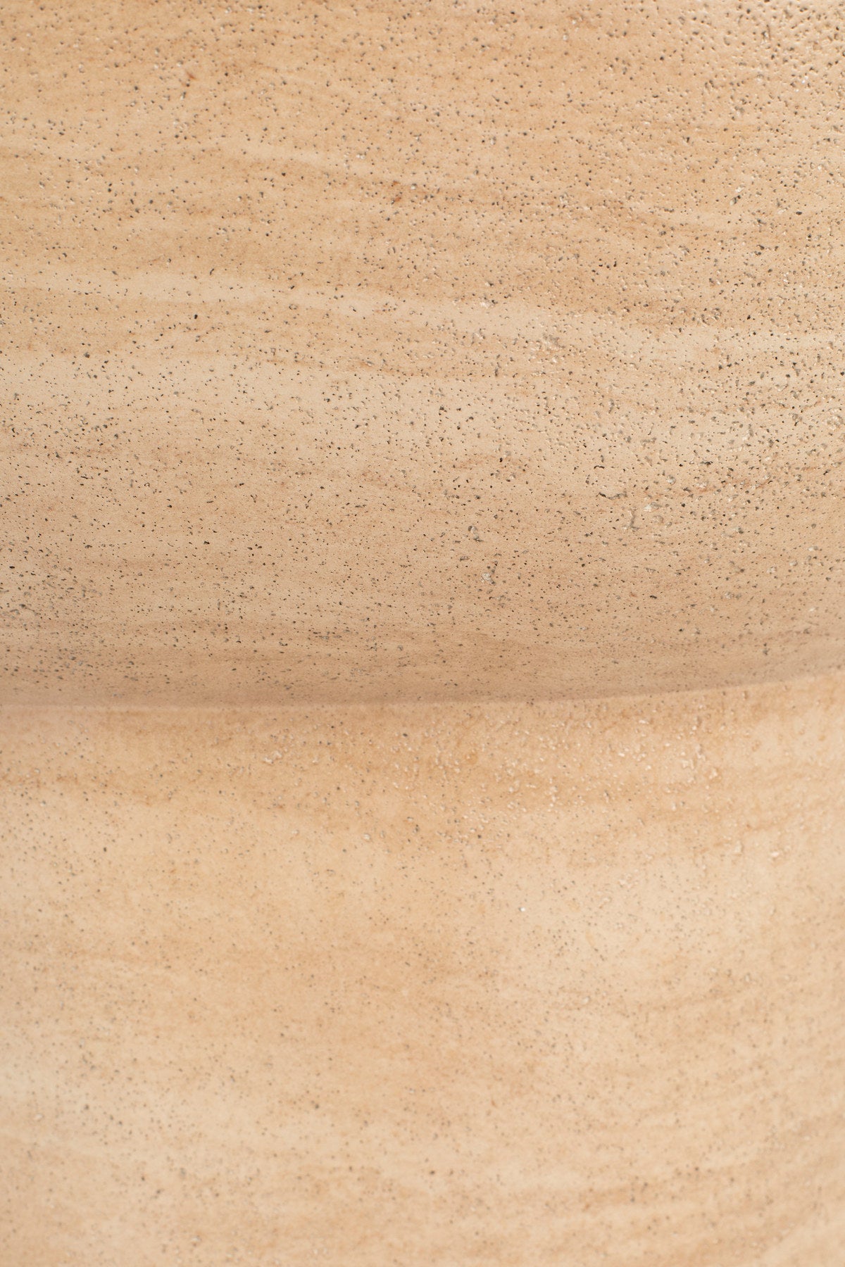 Edler Beistelltisch Oval in beige präsentiert im Onlineshop von KAQTU Design AG. Beistelltisch ist von Zuiver