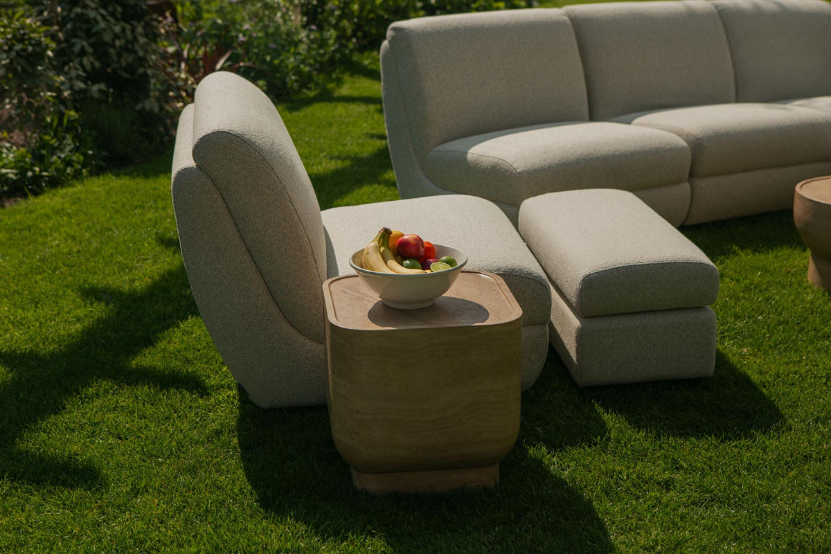 Edler Beistelltisch Oval in beige präsentiert im Onlineshop von KAQTU Design AG. Beistelltisch ist von Zuiver