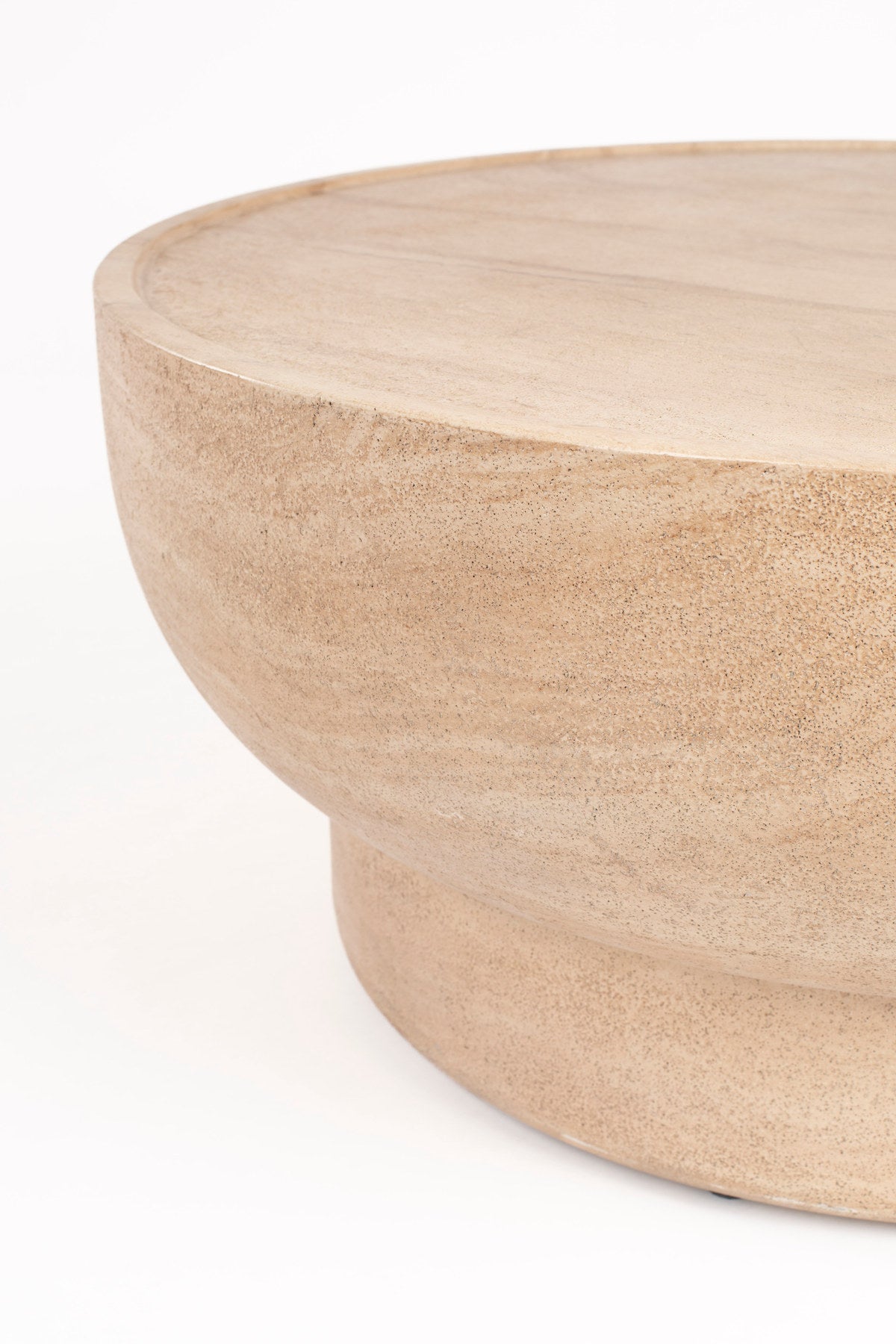 Edler Couchtisch rund in beige präsentiert im Onlineshop von KAQTU Design AG. Couchtisch ist von Zuiver