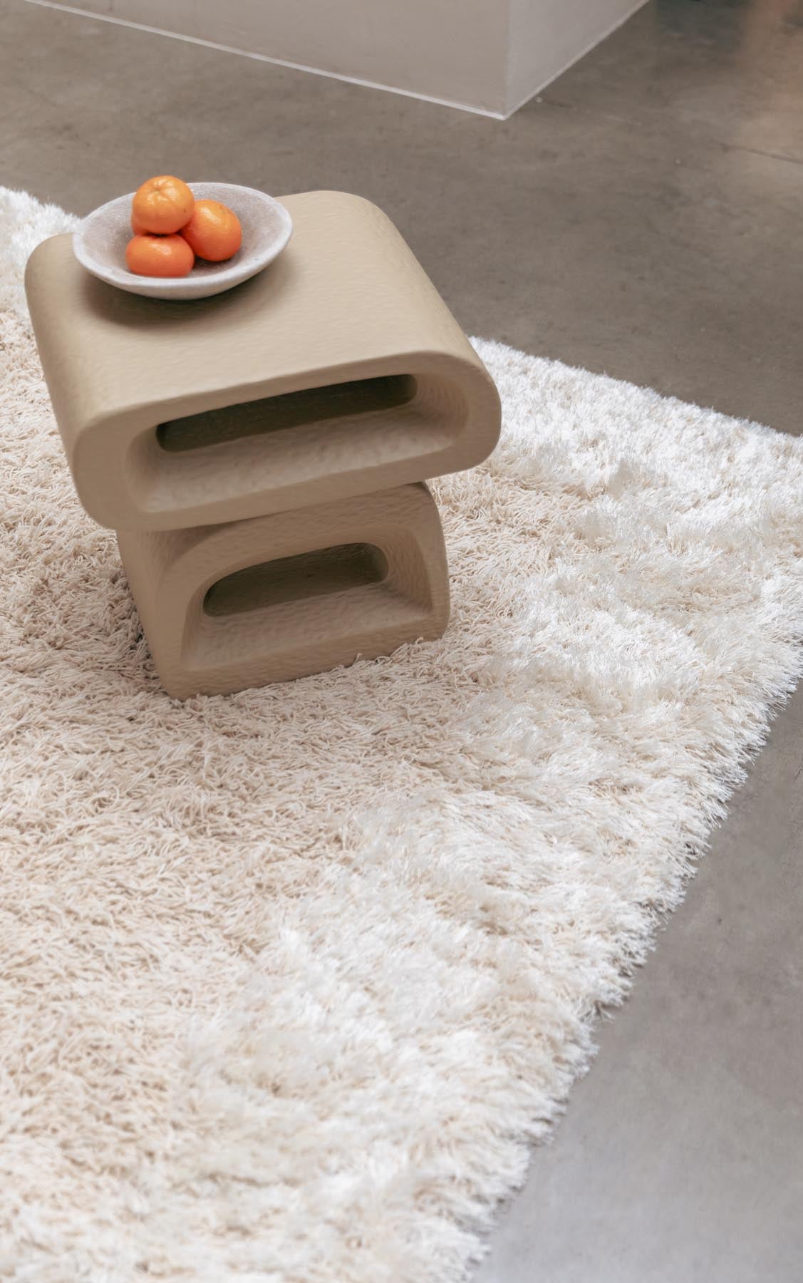 Eddy Beistelltisch in beige präsentiert im Onlineshop von KAQTU Design AG. Beistelltisch ist von Zuiver