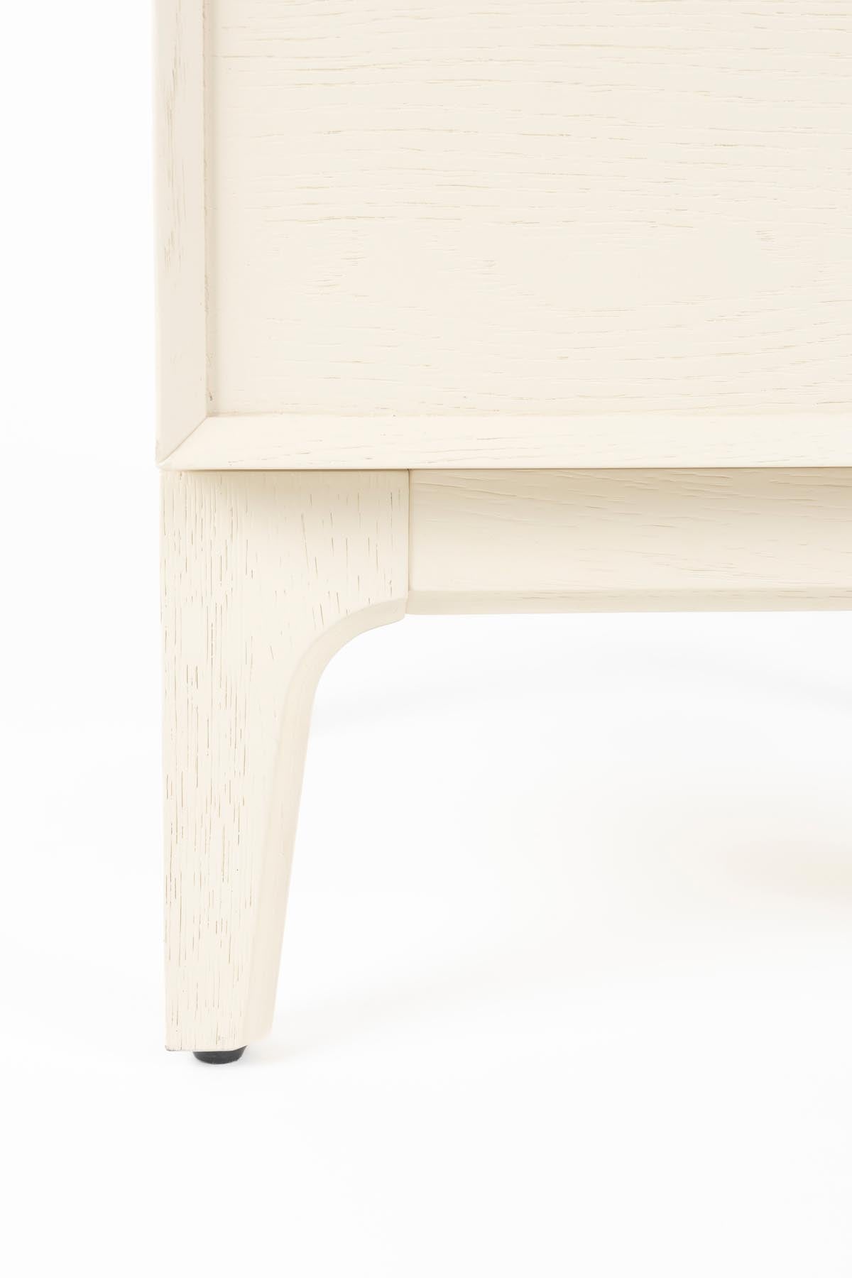 June Beistelltisch in beige präsentiert im Onlineshop von KAQTU Design AG. Cabinet ist von Zuiver