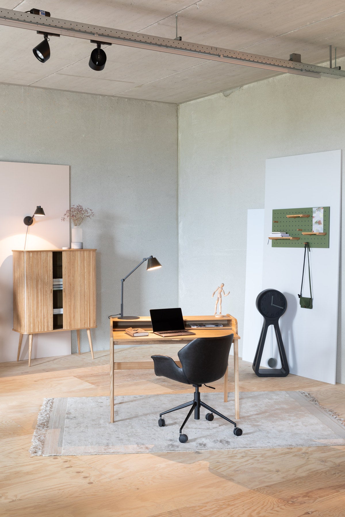 Bürotisch Barbier in Natur präsentiert im Onlineshop von KAQTU Design AG. Schreibtisch ist von Zuiver