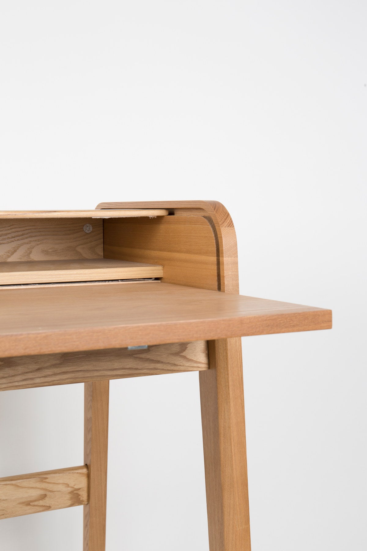 Bürotisch Barbier in Natur präsentiert im Onlineshop von KAQTU Design AG. Schreibtisch ist von Zuiver