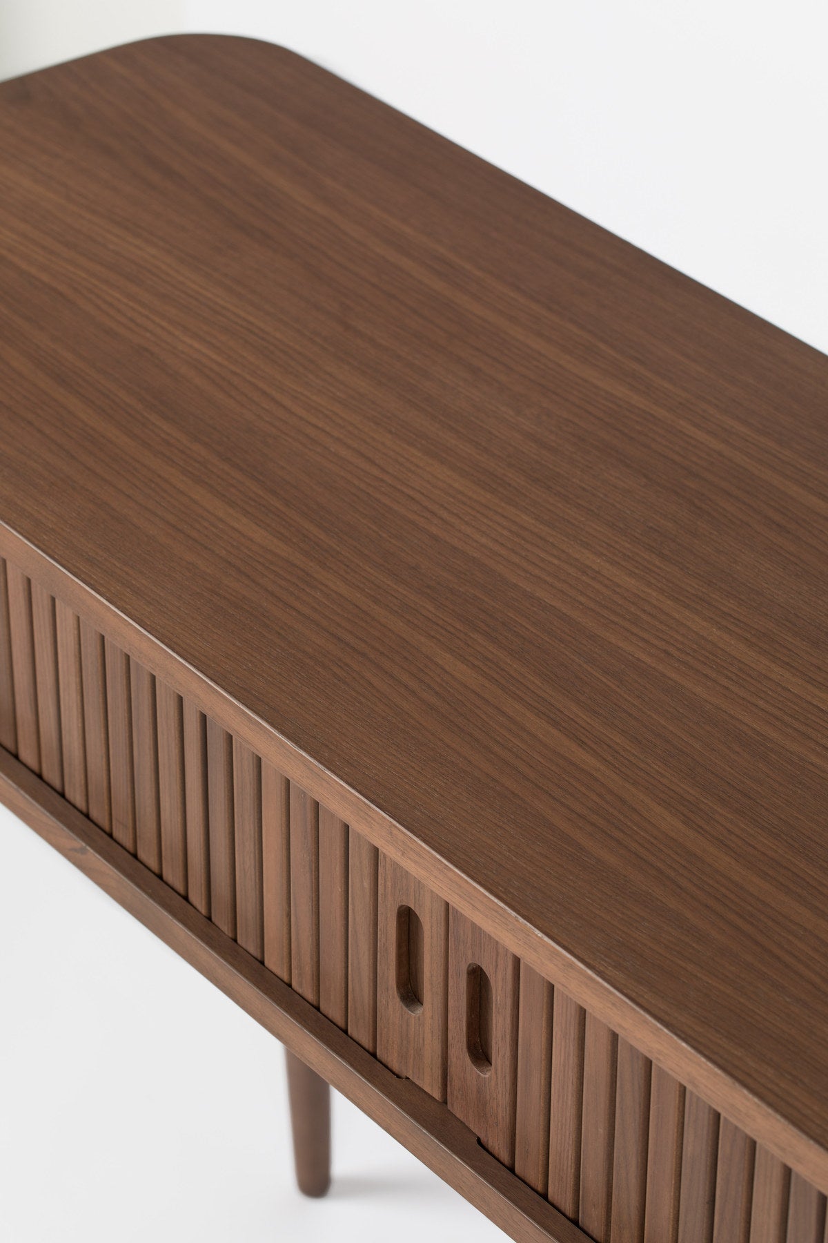 Konsolentisch Barbier in Walnuss präsentiert im Onlineshop von KAQTU Design AG. Konsolentisch ist von Zuiver