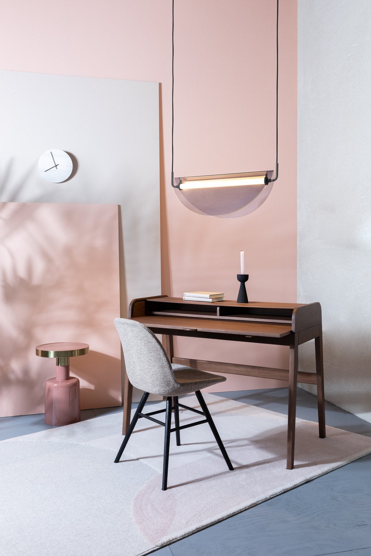 Bürotisch Barbier in Walnuss präsentiert im Onlineshop von KAQTU Design AG. Schreibtisch ist von Zuiver