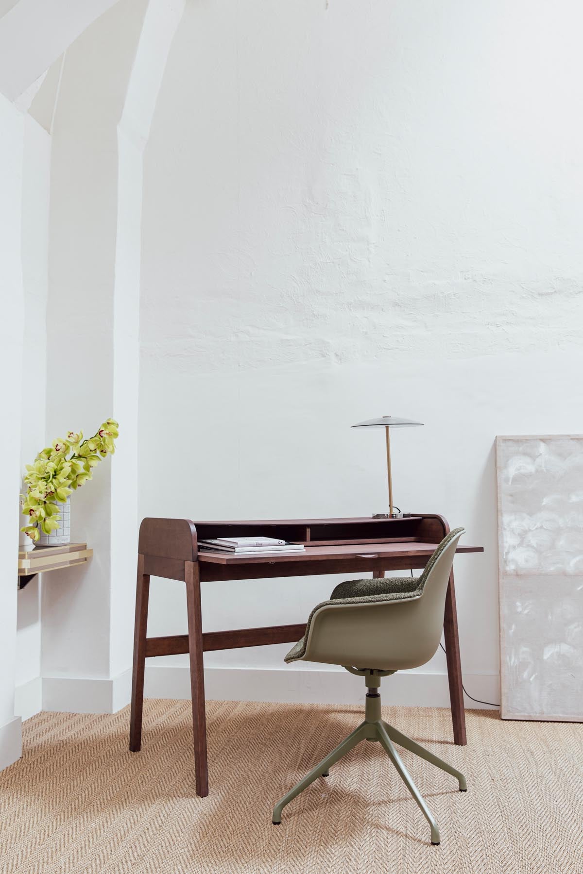 Bürotisch Barbier in Walnuss präsentiert im Onlineshop von KAQTU Design AG. Schreibtisch ist von Zuiver