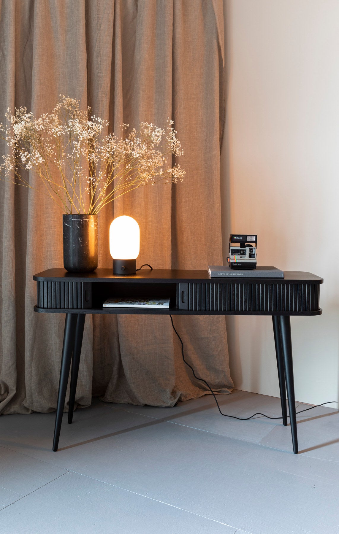 Konsolentisch Barbier in Schwarz präsentiert im Onlineshop von KAQTU Design AG. Konsolentisch ist von Zuiver