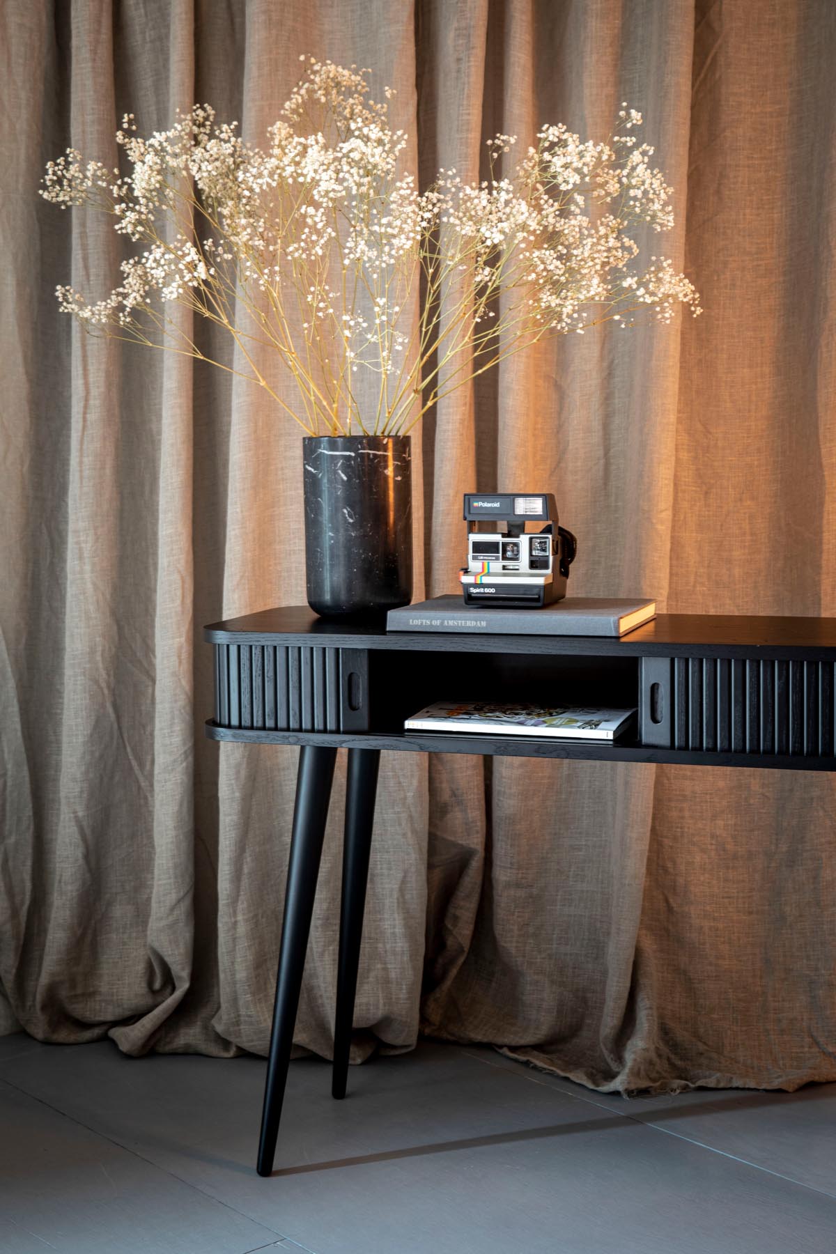 Konsolentisch Barbier in Schwarz präsentiert im Onlineshop von KAQTU Design AG. Konsolentisch ist von Zuiver