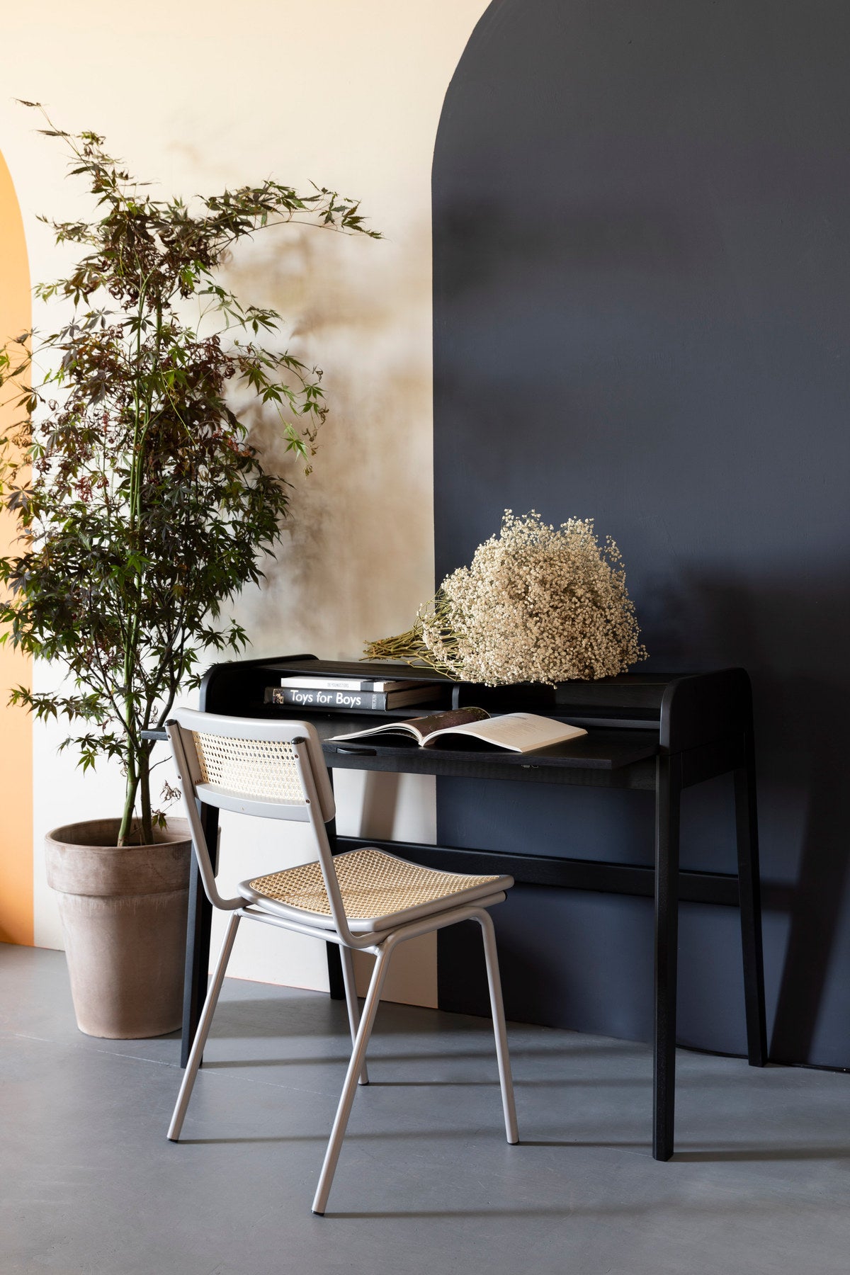 Bürotisch Barbier in Schwarz präsentiert im Onlineshop von KAQTU Design AG. Schreibtisch ist von Zuiver