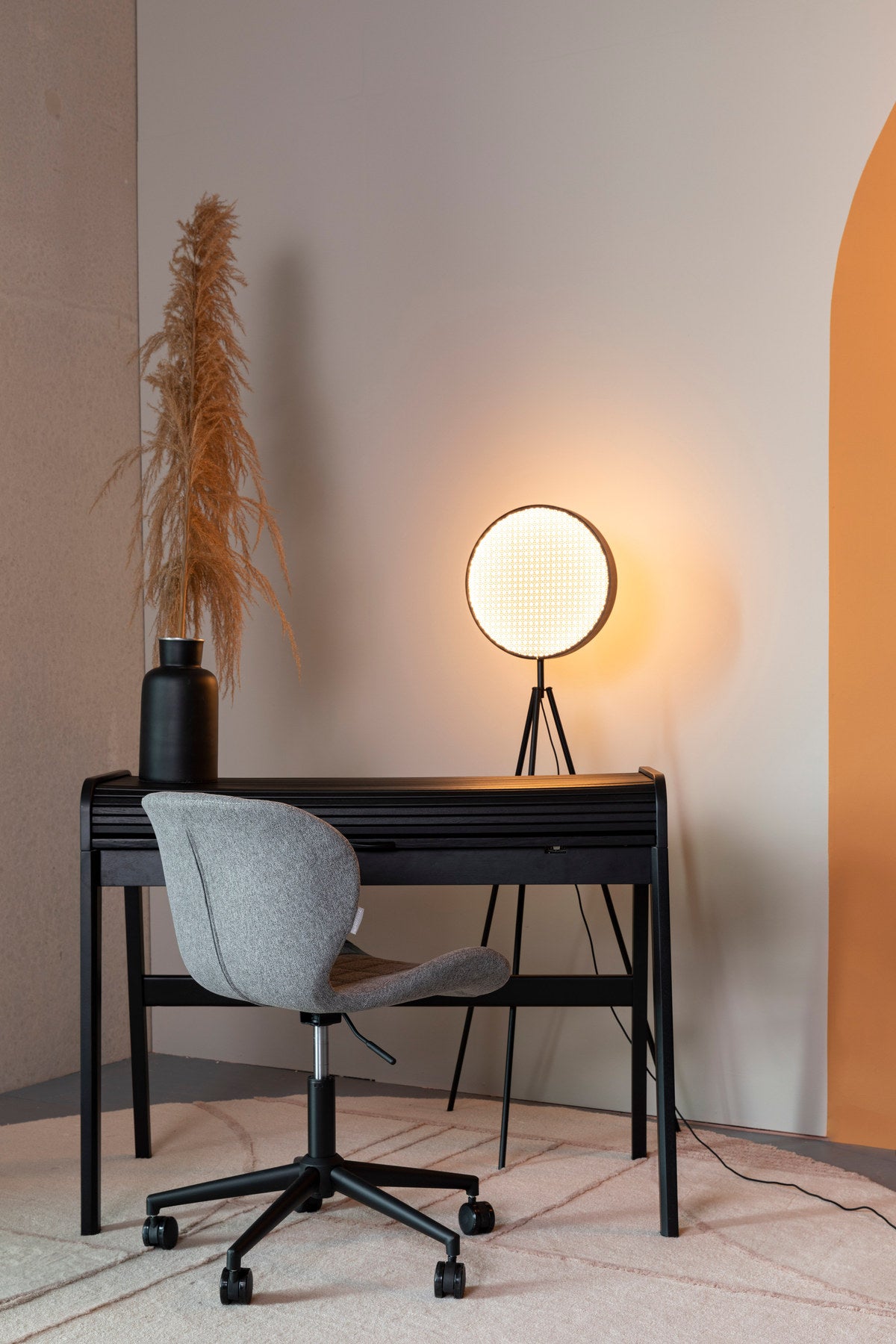 Bürotisch Barbier in Schwarz präsentiert im Onlineshop von KAQTU Design AG. Schreibtisch ist von Zuiver