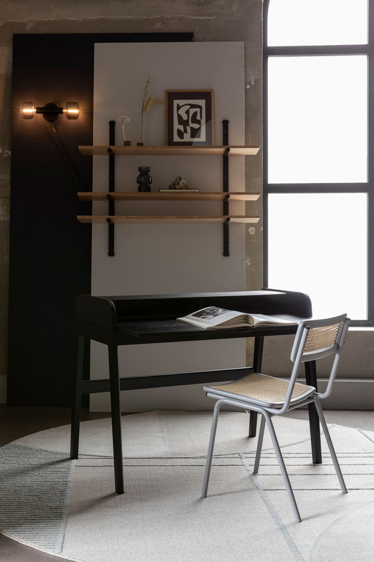 Bürotisch Barbier in Schwarz präsentiert im Onlineshop von KAQTU Design AG. Schreibtisch ist von Zuiver