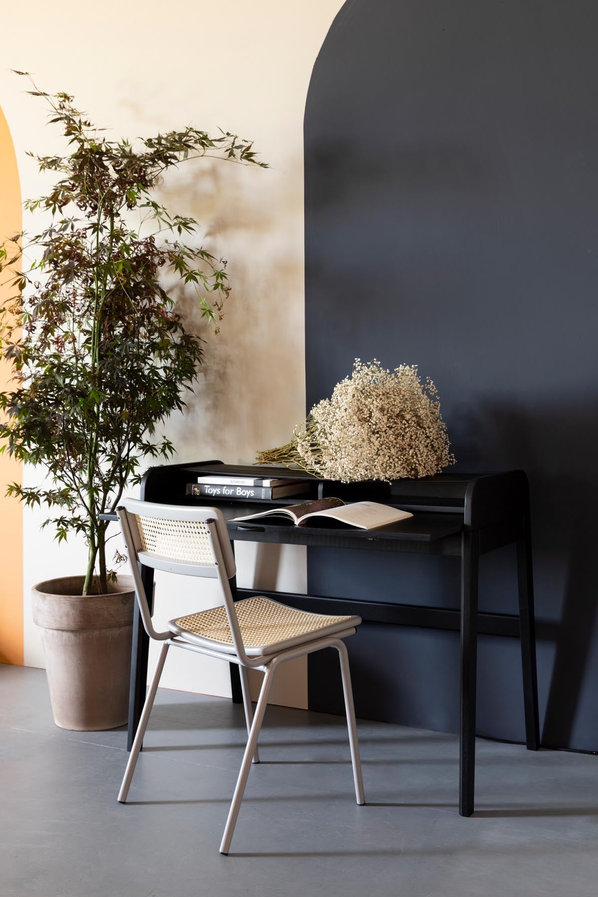 Bürotisch Barbier in Schwarz präsentiert im Onlineshop von KAQTU Design AG. Schreibtisch ist von Zuiver