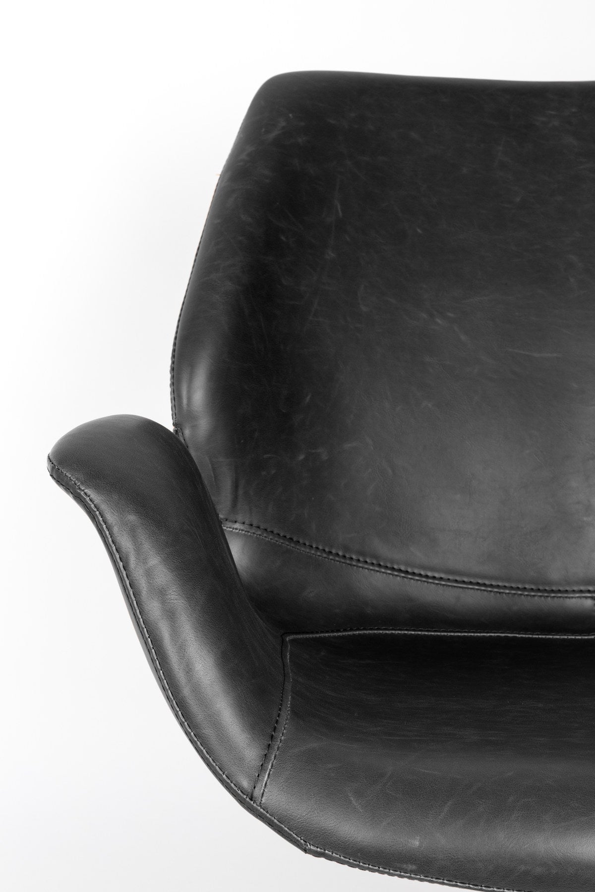 Lounge Sessel Nikki in Schwarz präsentiert im Onlineshop von KAQTU Design AG. Sessel mit Armlehnen ist von Zuiver