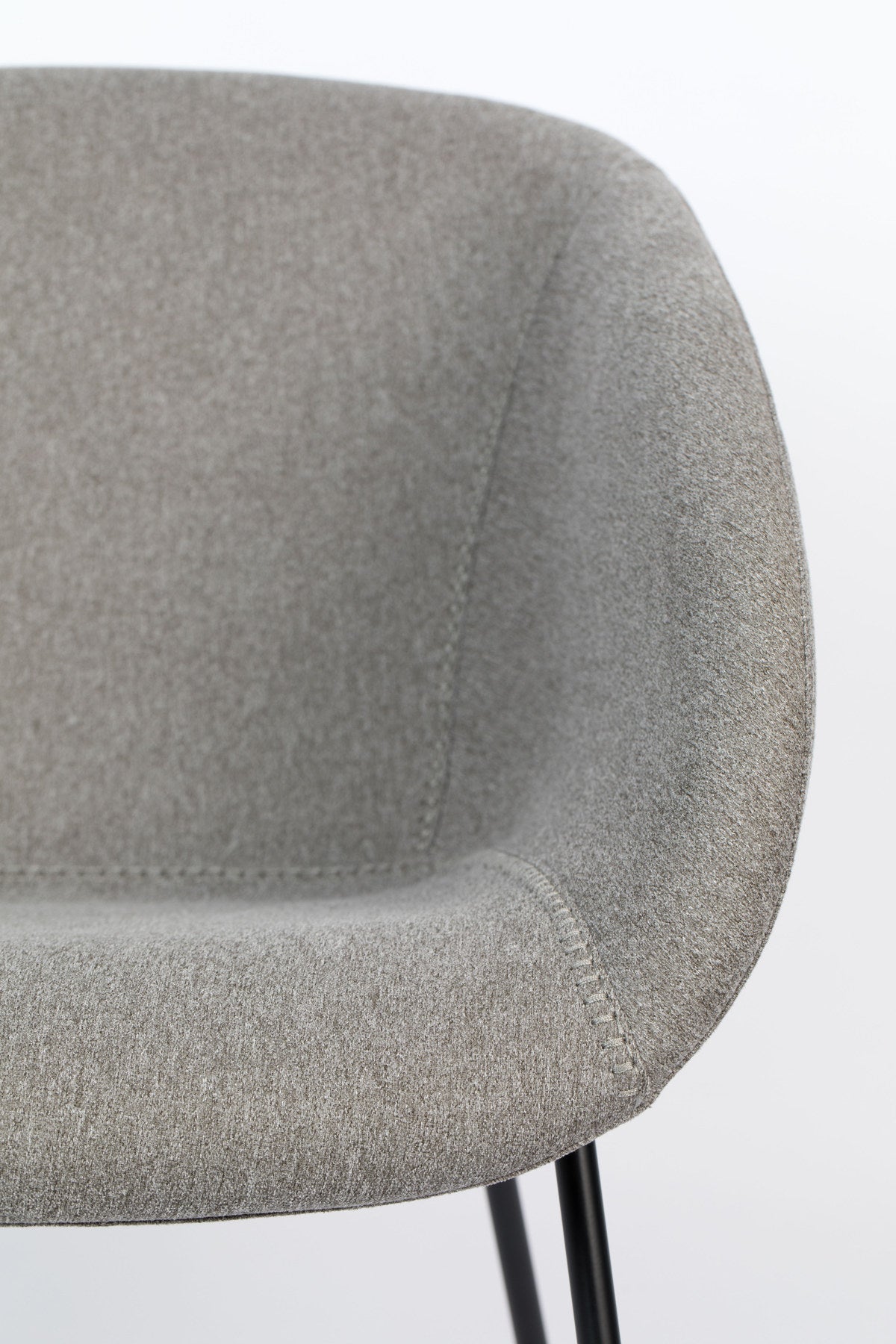 Lounge Sessel Feston in Grau präsentiert im Onlineshop von KAQTU Design AG. Sessel mit Armlehnen ist von Zuiver