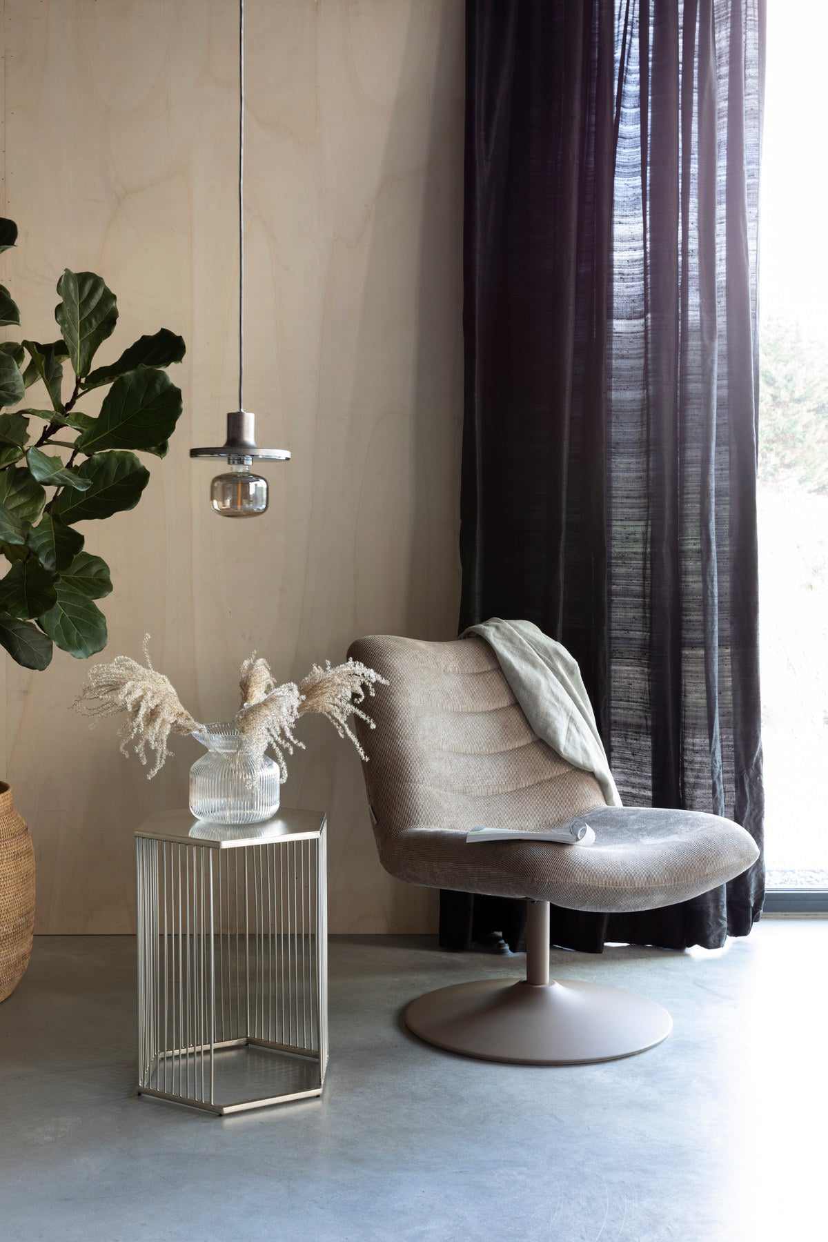 Lounge Sessel Bubba in beige präsentiert im Onlineshop von KAQTU Design AG. Sessel ist von Zuiver