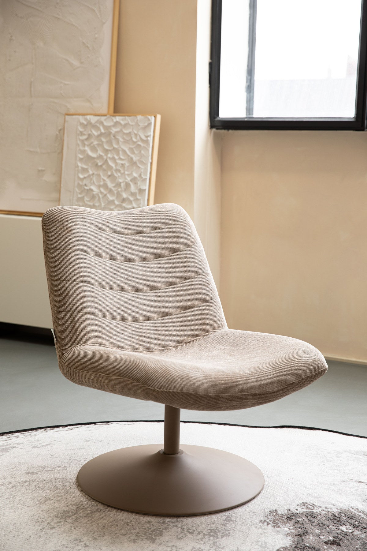 Lounge Sessel Bubba in beige präsentiert im Onlineshop von KAQTU Design AG. Sessel ist von Zuiver