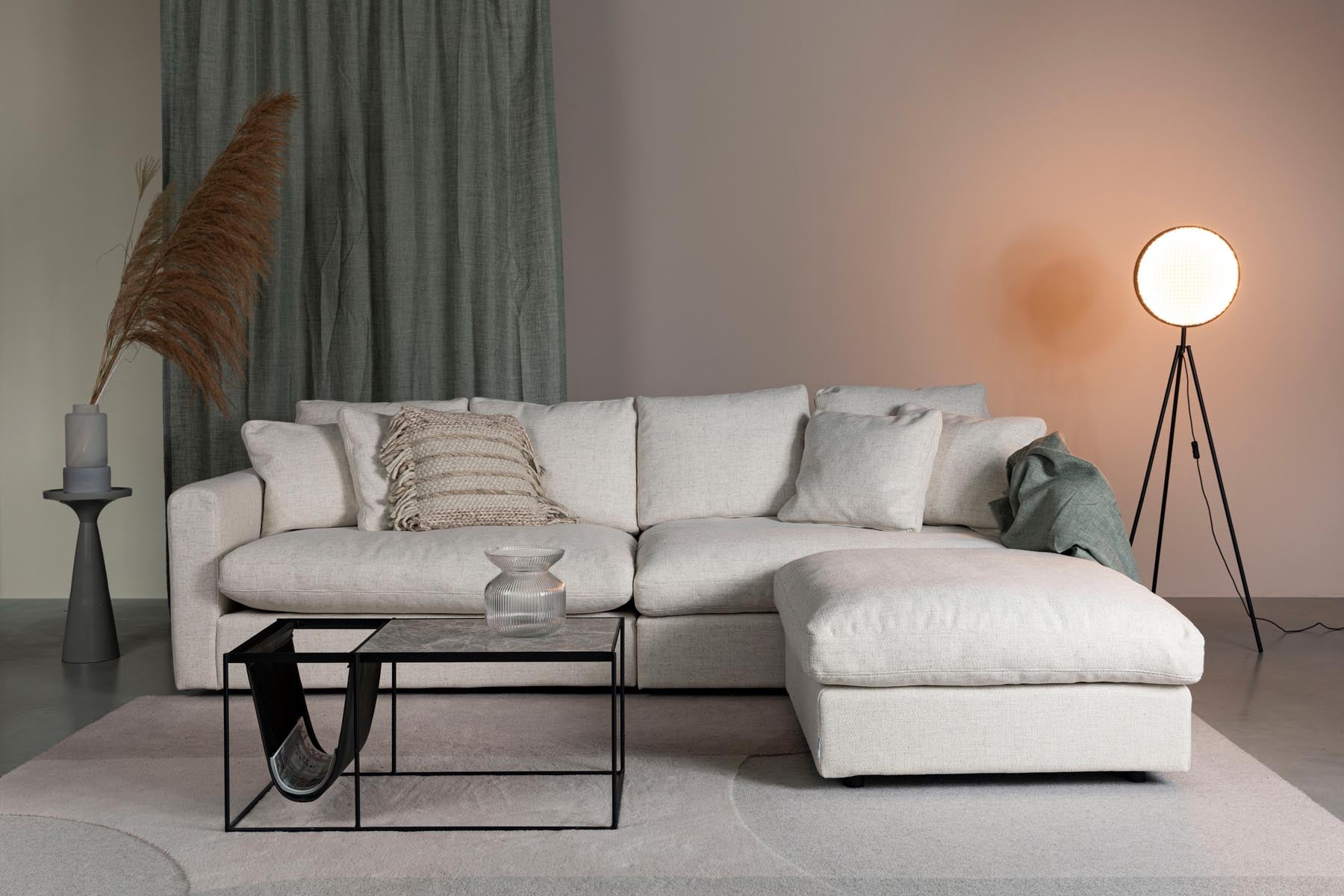 Elegantes 3-Sitzer Sofa Sense in sanftem Cream, stilvoll und modern, ideal für jedes Wohnzimmer. Entdecken Sie das Design von Zuiver.