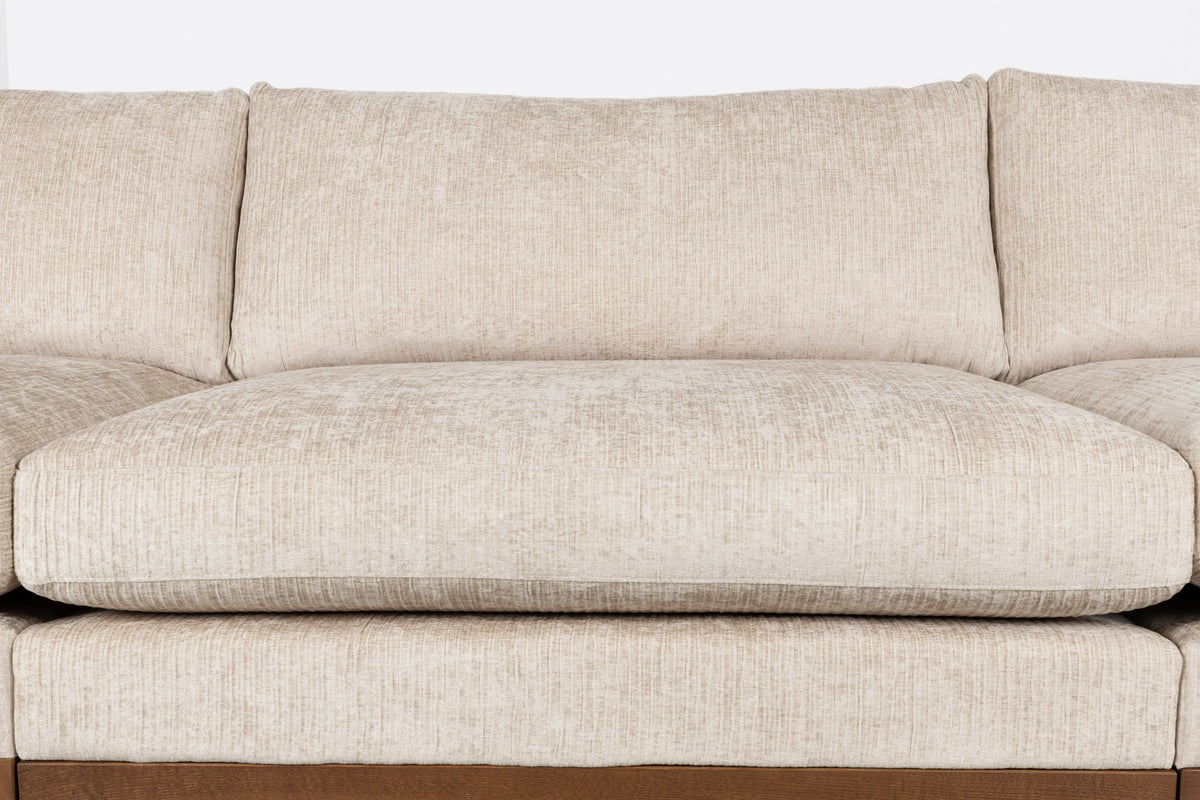 Sofa Blossom 4.5-Sitzer in Creme präsentiert im Onlineshop von KAQTU Design AG. 4er Sofa ist von Zuiver