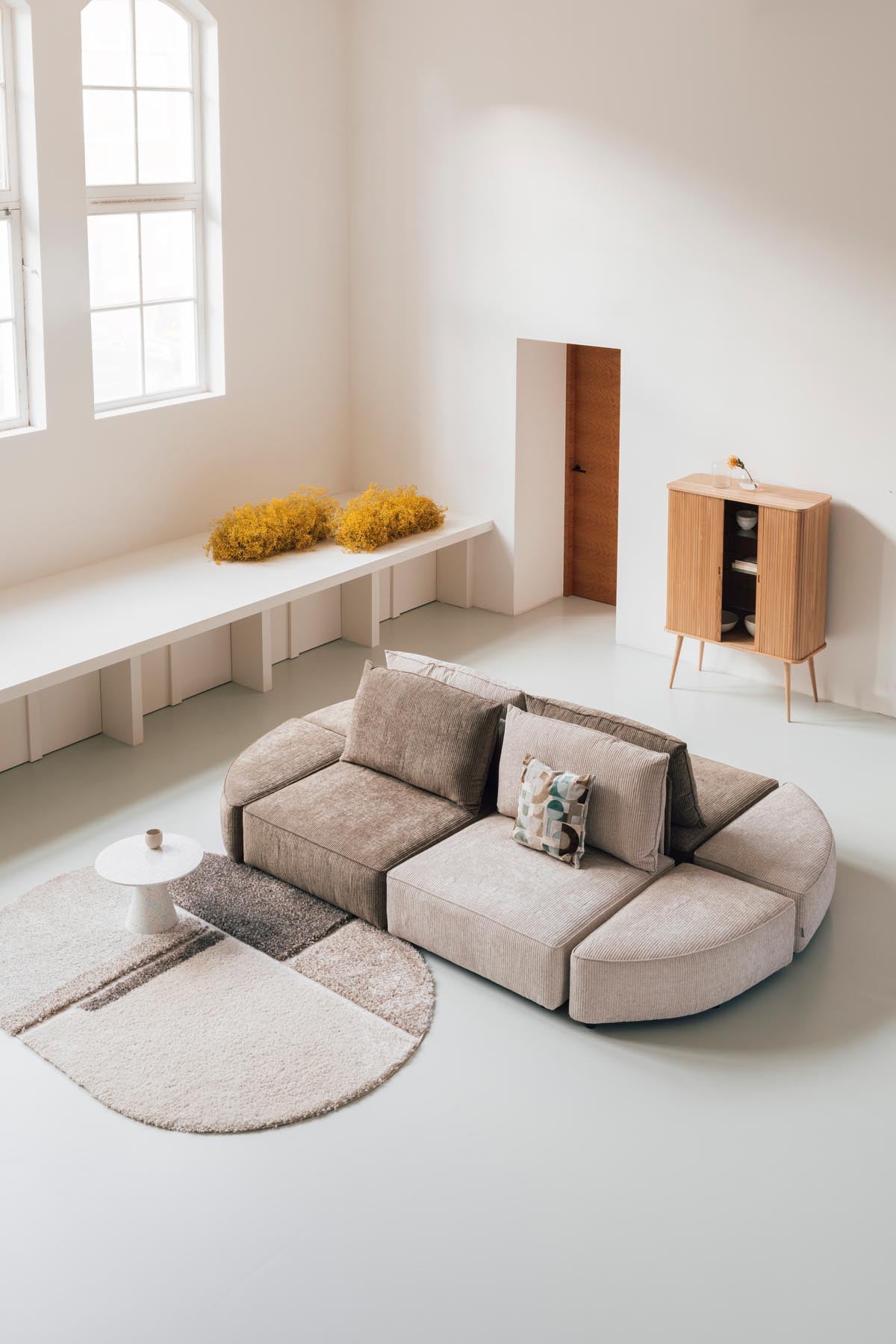 Sofa Element Hunter Pie Pouf rechts  in Sand präsentiert im Onlineshop von KAQTU Design AG. Modulares Sofa ist von Zuiver