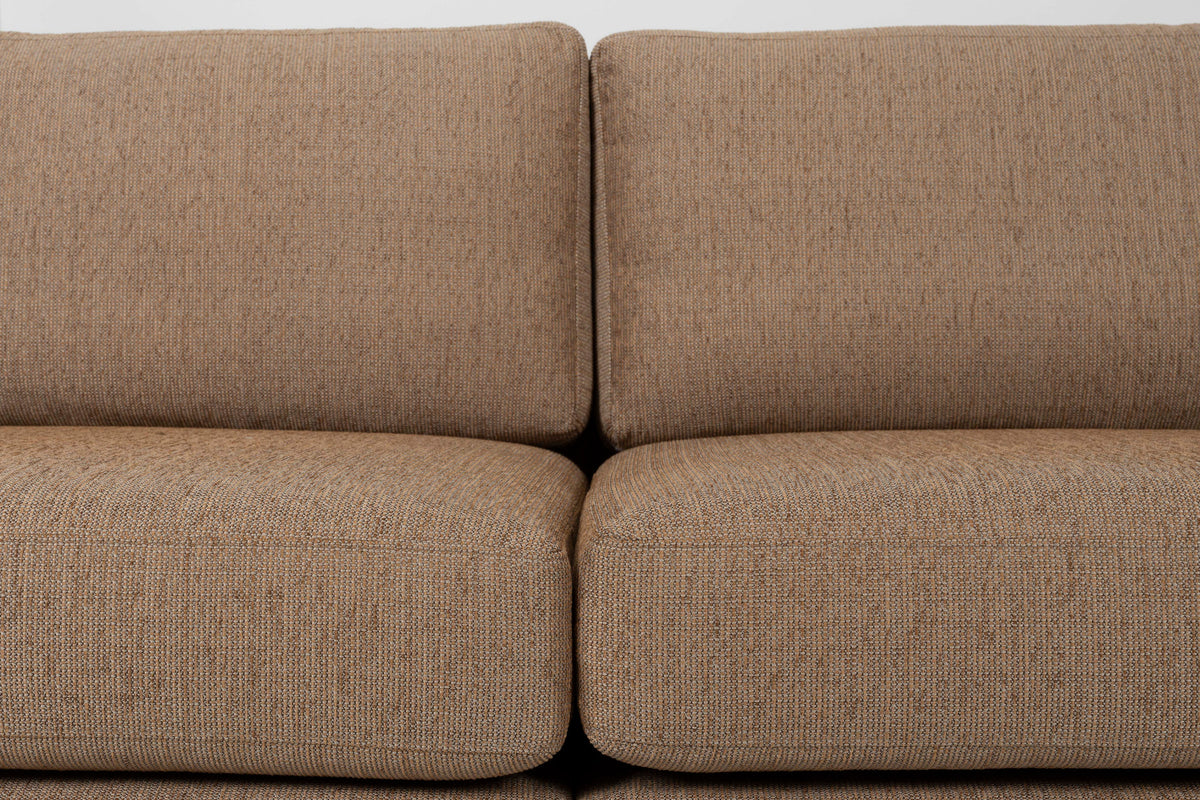 Sofa Balcony 3 Sitzer in Braun präsentiert im Onlineshop von KAQTU Design AG. 3er Sofa ist von Zuiver