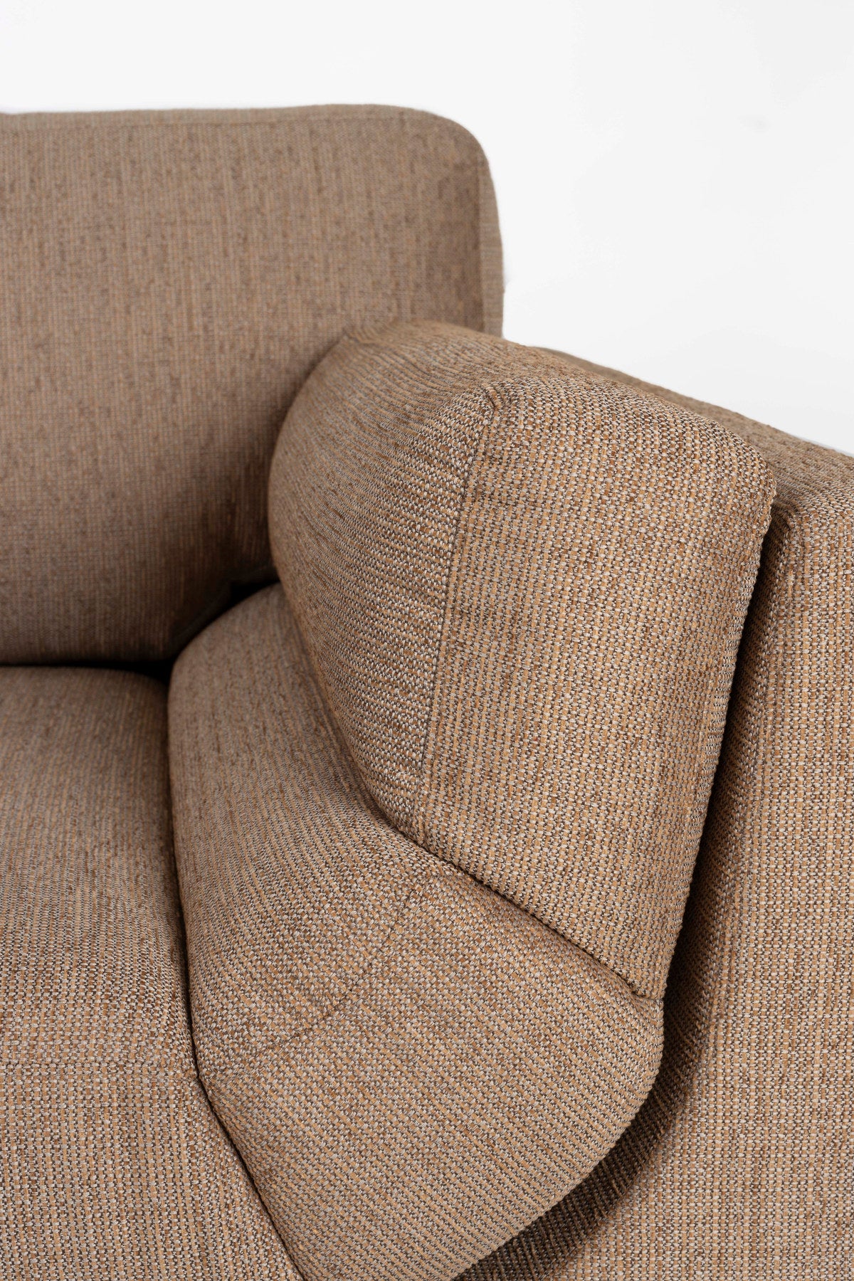 Sofa Balcony 3 Sitzer in Braun präsentiert im Onlineshop von KAQTU Design AG. 3er Sofa ist von Zuiver