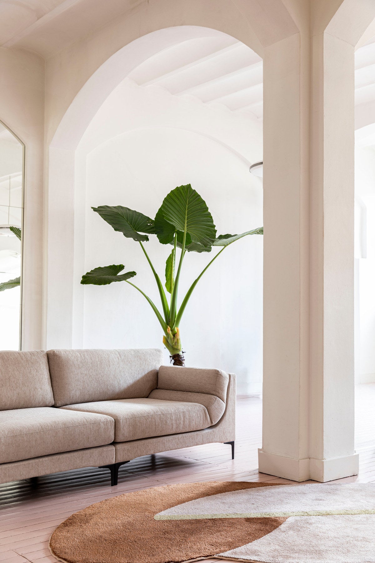 Sofa Balcony 3 Sitzer in beige präsentiert im Onlineshop von KAQTU Design AG. 3er Sofa ist von Zuiver