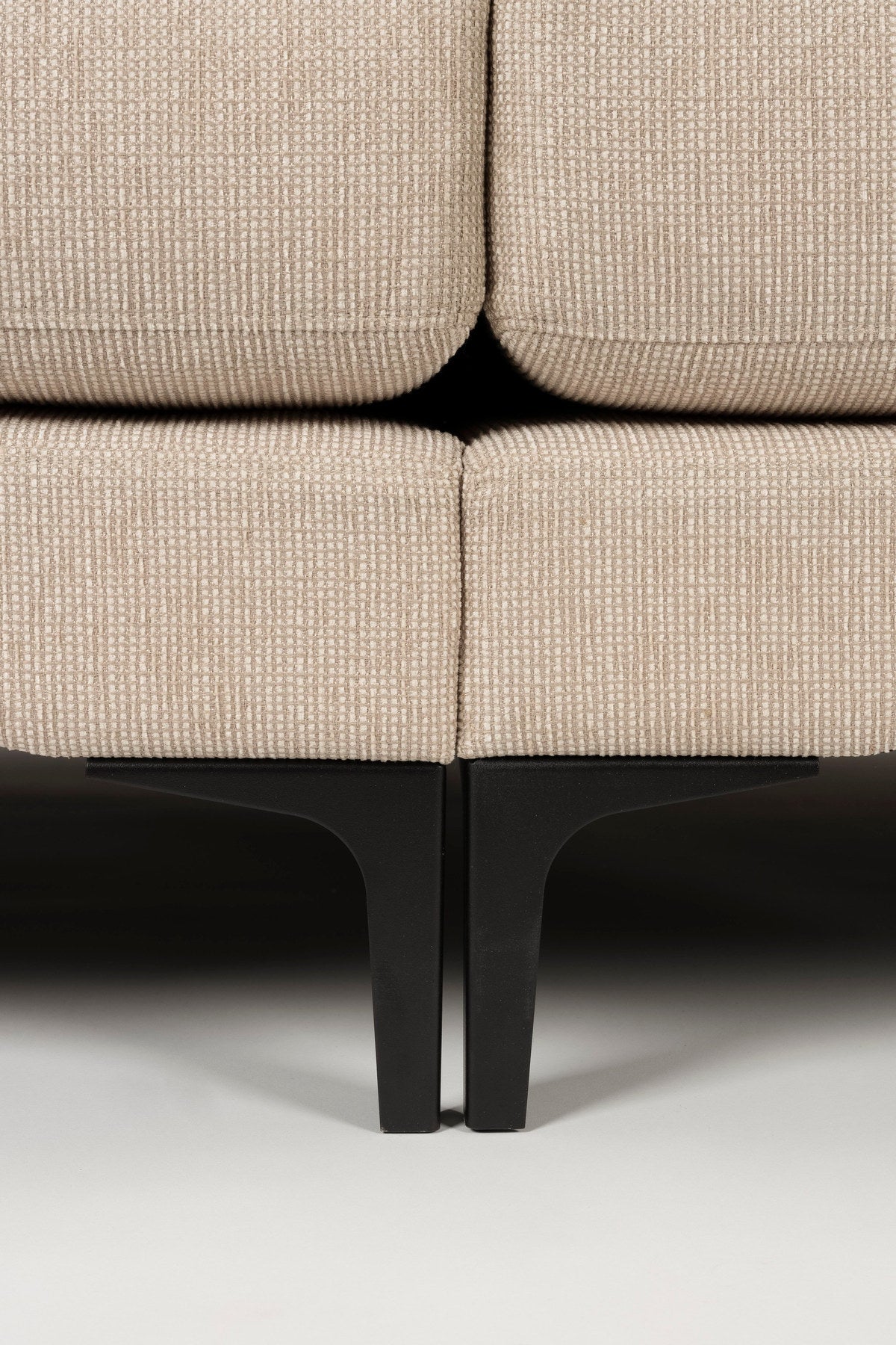 Sofa Balcony 3 Sitzer in beige präsentiert im Onlineshop von KAQTU Design AG. 3er Sofa ist von Zuiver