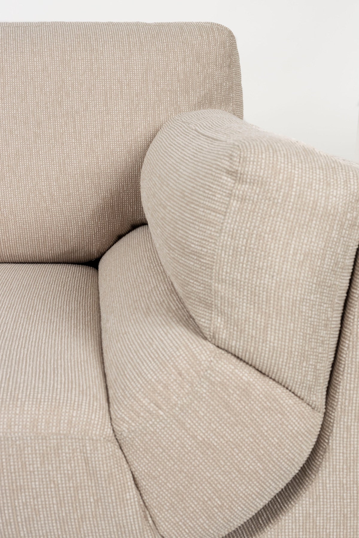 Sofa Balcony 3 Sitzer in beige präsentiert im Onlineshop von KAQTU Design AG. 3er Sofa ist von Zuiver