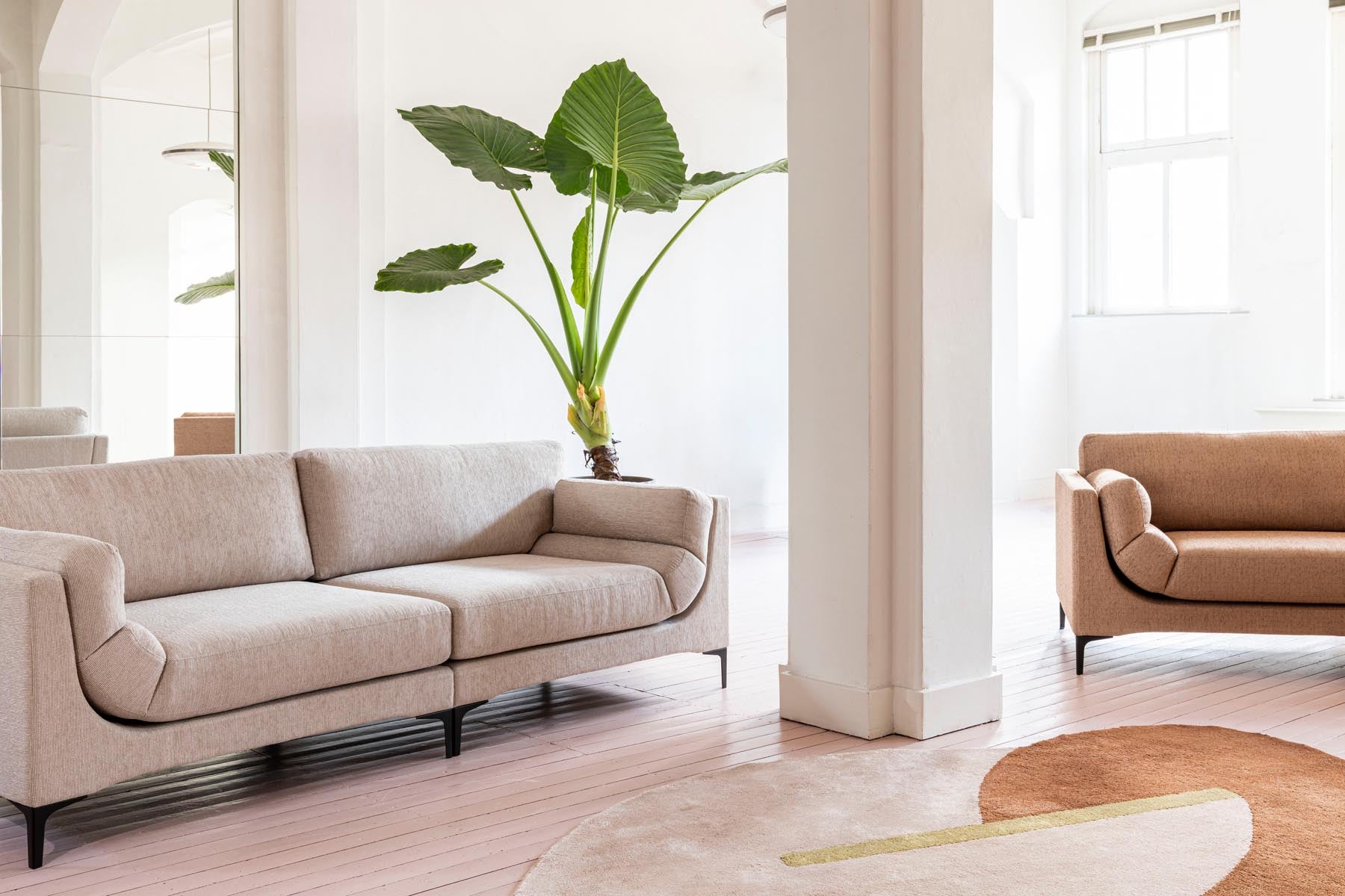Sofa Balcony 3 Sitzer in Beige präsentiert im Onlineshop von KAQTU Design AG. 3er Sofa ist von Zuiver