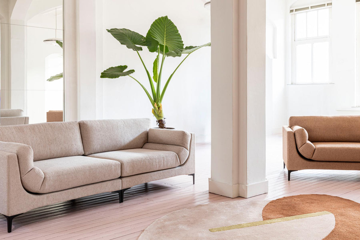 Sofa Balcony 3 Sitzer in beige präsentiert im Onlineshop von KAQTU Design AG. 3er Sofa ist von Zuiver