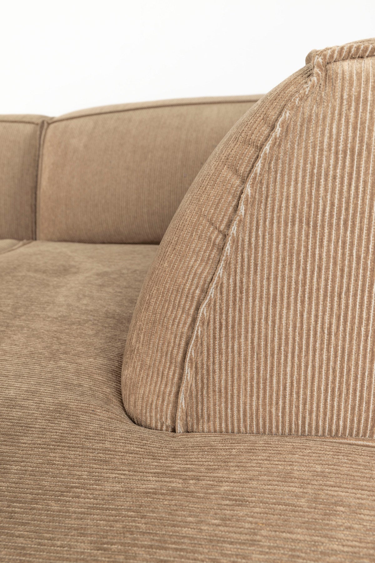 SOFA FAT FREDDY rechts in Braun präsentiert im Onlineshop von KAQTU Design AG. Ecksofa rechts ist von Zuiver