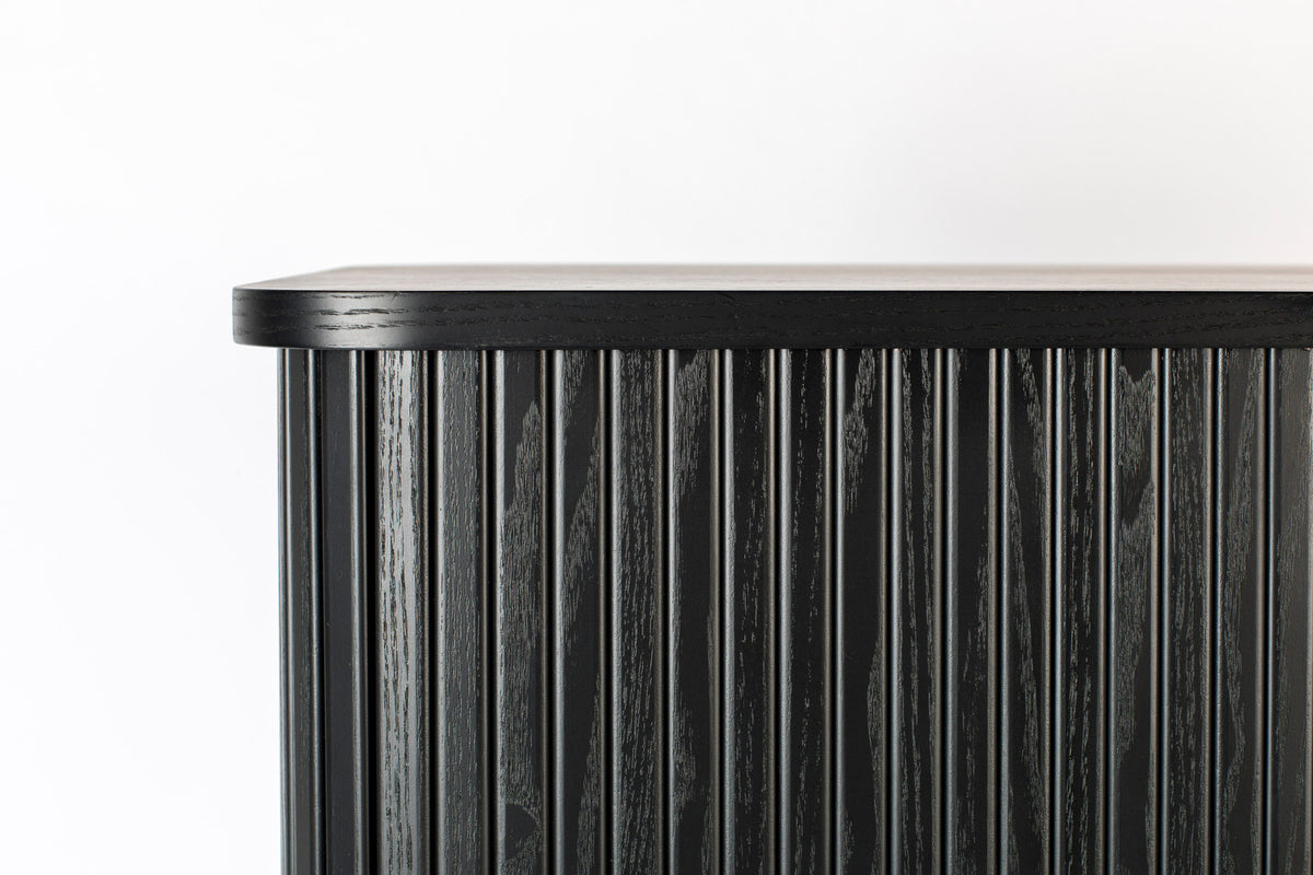 Sideboard Barbier von Zuiver mit Holzfurnier, Lamellen-Schiebetüren und Beinen
