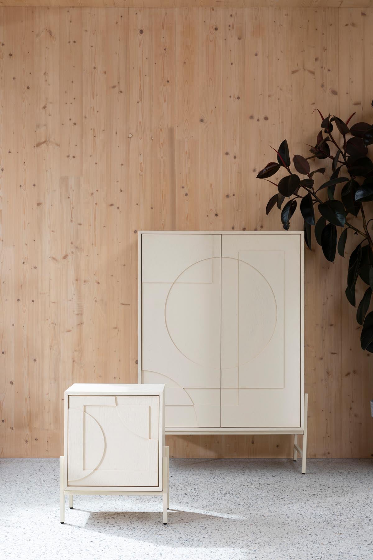 Cabinet Faces in beige präsentiert im Onlineshop von KAQTU Design AG. Cabinet ist von Zuiver