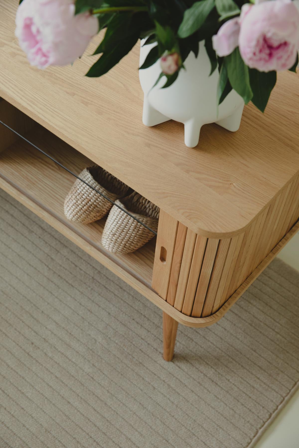 Sideboard Barbier in Natur präsentiert im Onlineshop von KAQTU Design AG. High-Sideboard ist von Zuiver