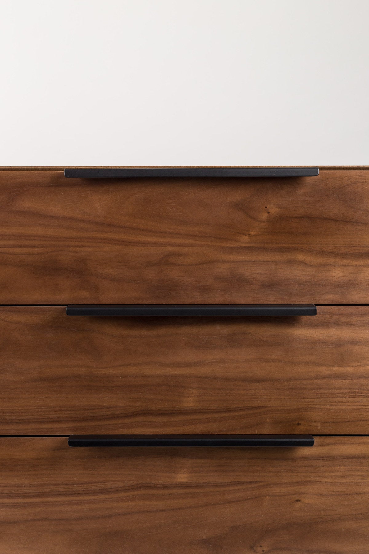 Sideboard Travis in Walnuss präsentiert im Onlineshop von KAQTU Design AG. Sideboard ist von Zuiver